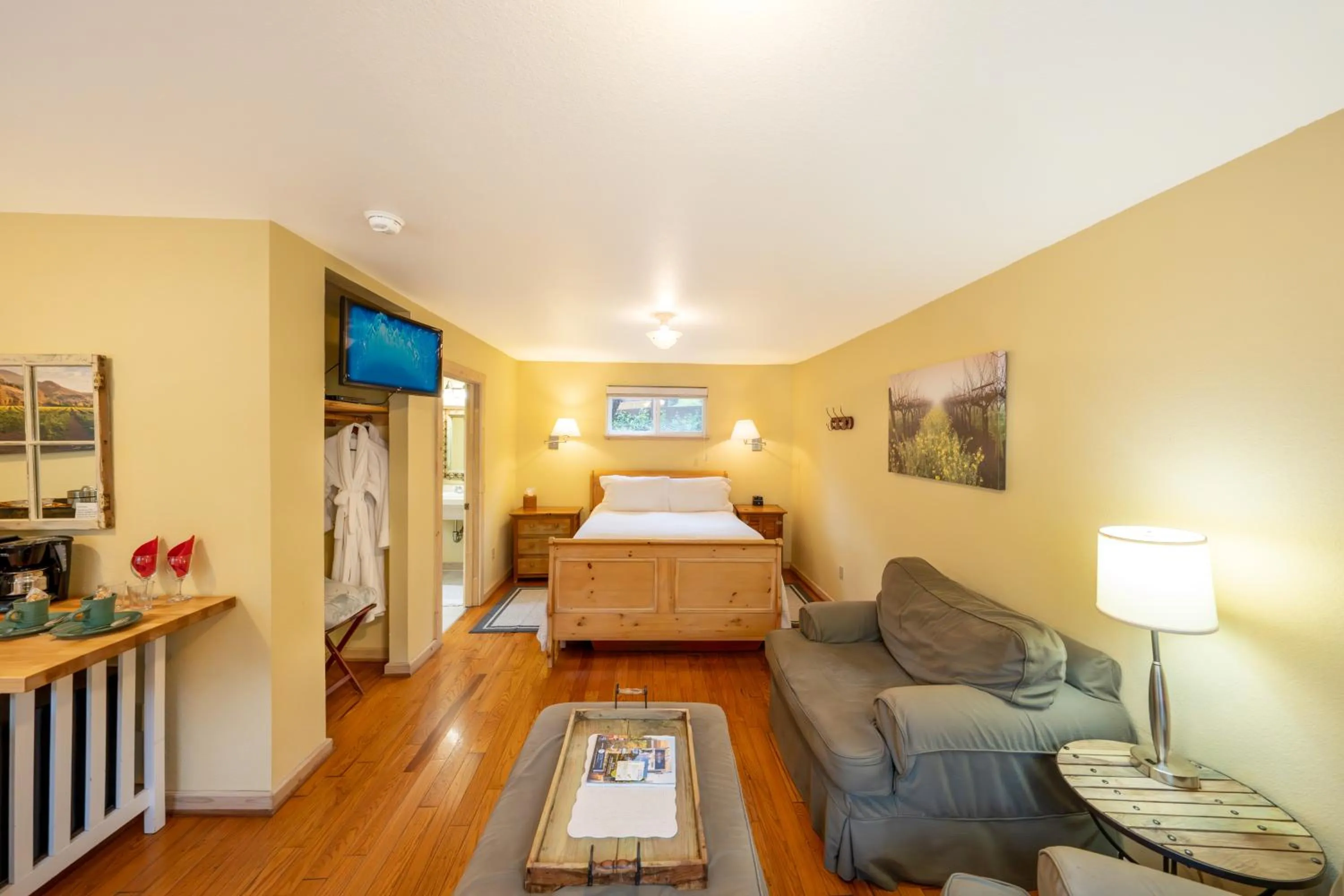 Bedroom, Bed in Aurora Park Cottages