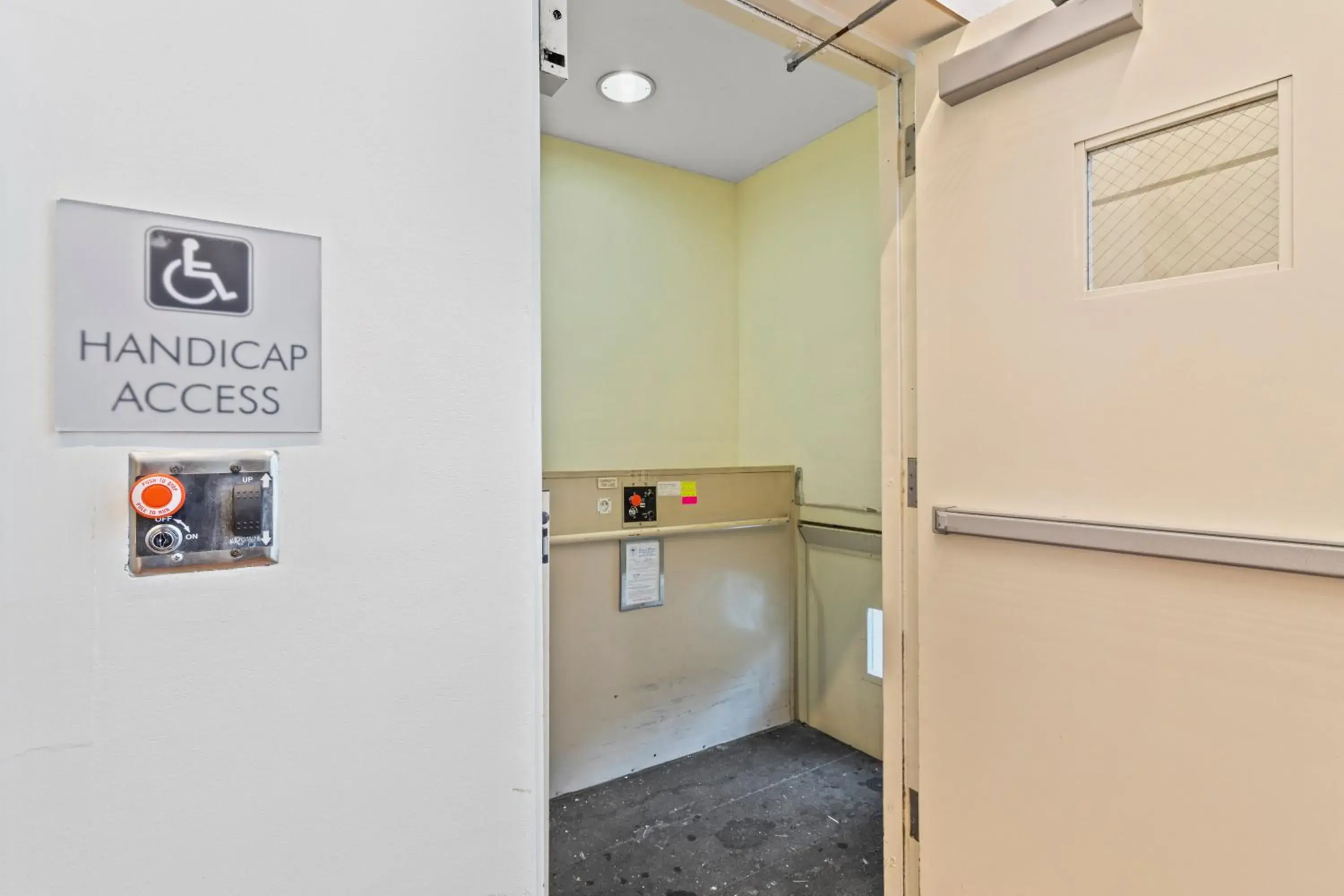 Facility for disabled guests in Private Residences at Hotel Arya by SoFLA Vacations Facility for disabled guests in Private Residences at Hotel Arya by SoFLA Vacations