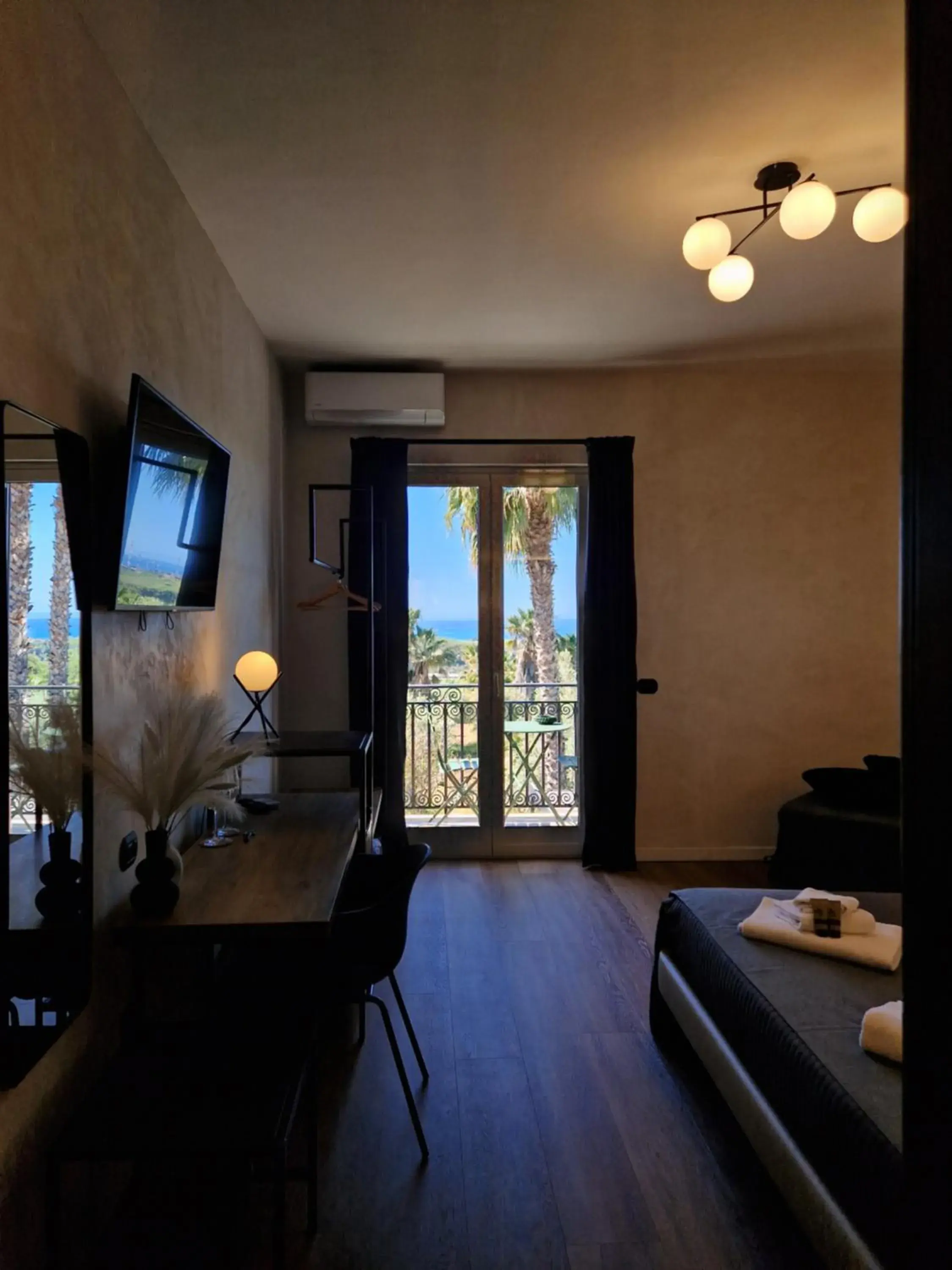 Triple Room with Balcony in Villa Lekythos Triple Room with Balcony in Villa Lekythos