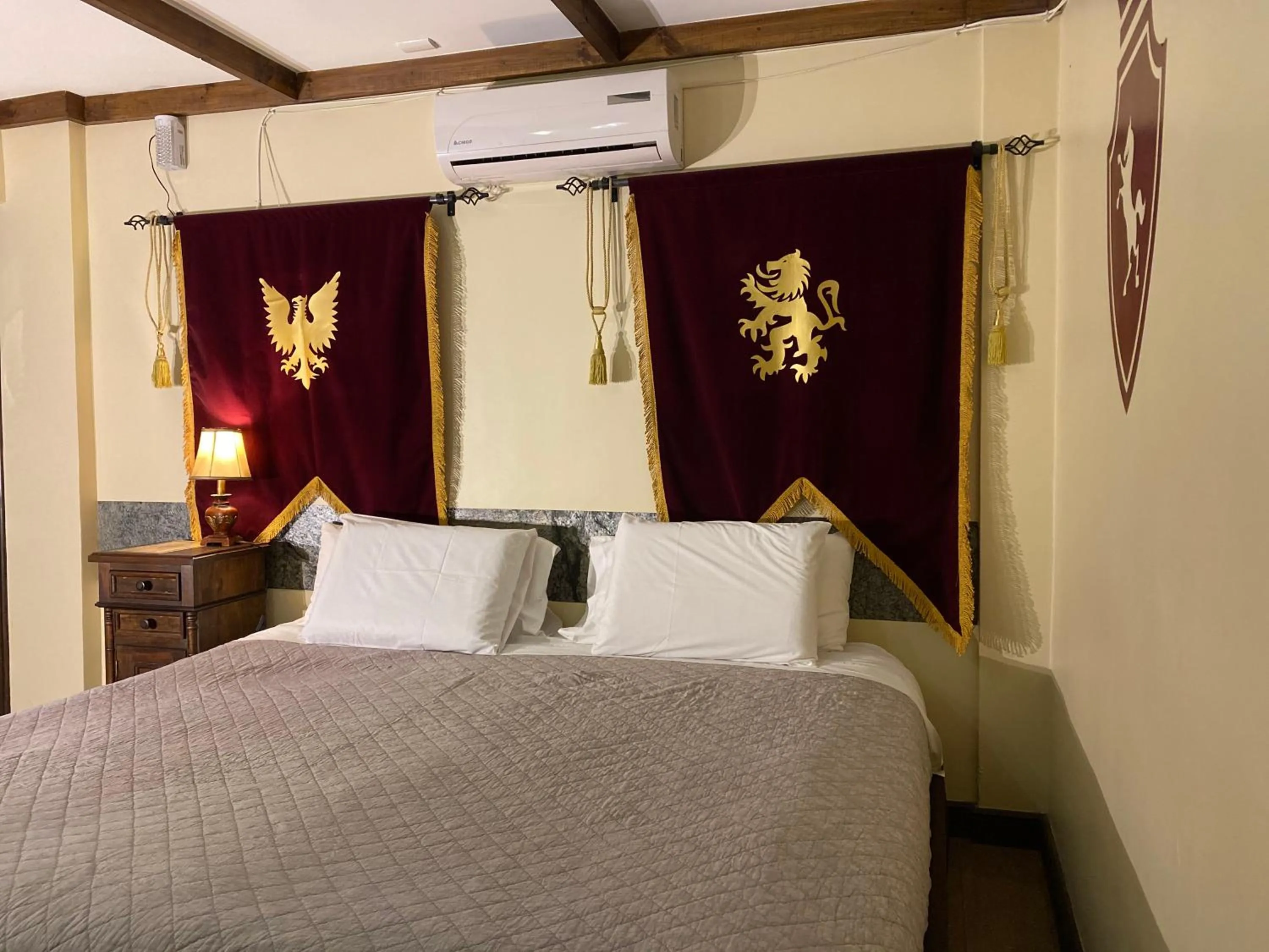 Photo of the whole room, Bed in Castillo Medieval
