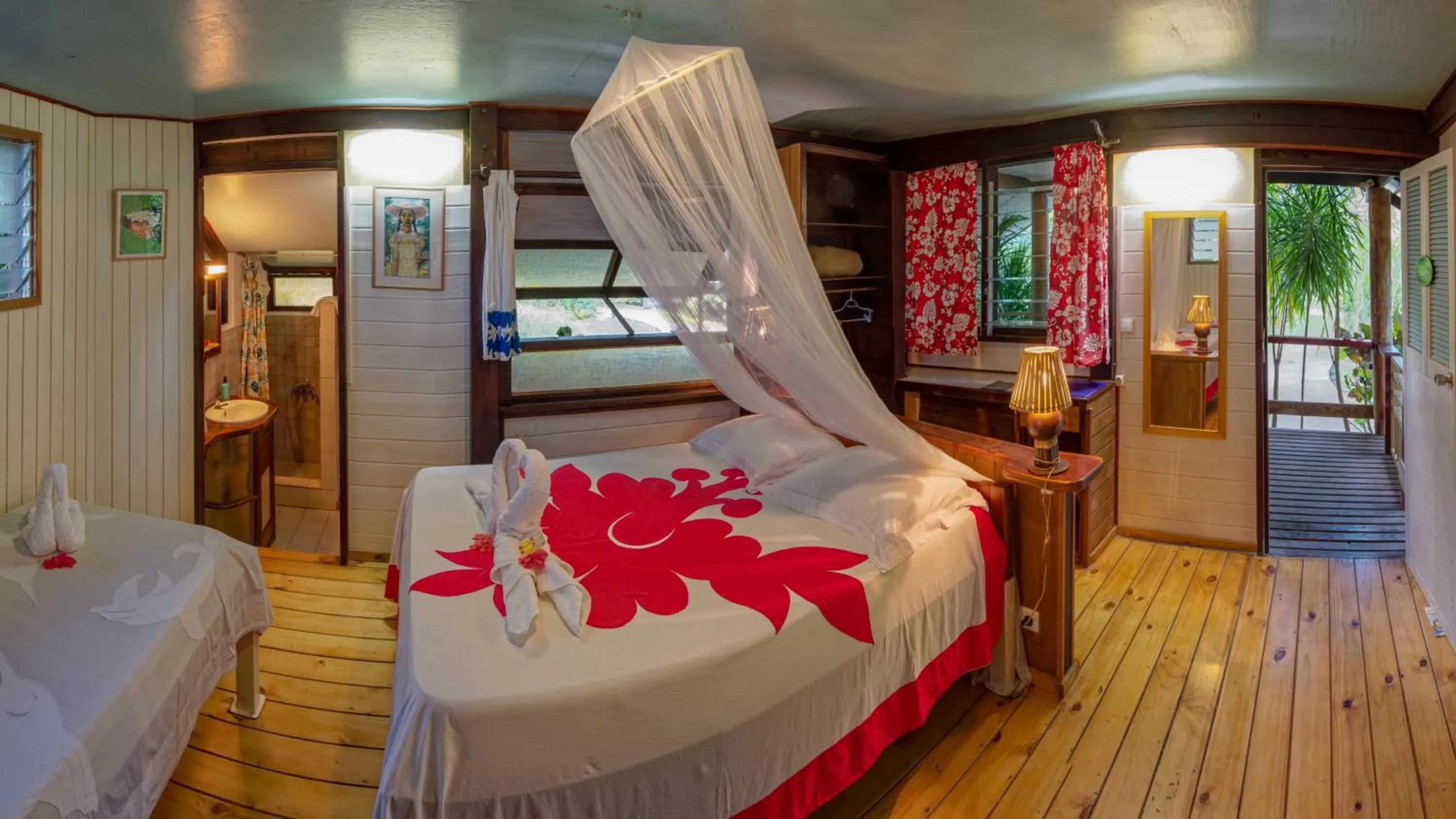 Photo of the whole room, Bed in Pension Les Trois Cascades