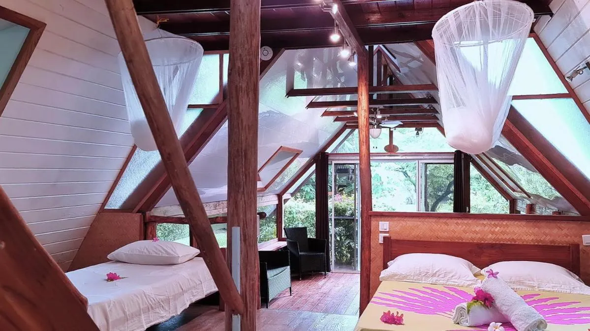 Photo of the whole room, Bed in Pension Les Trois Cascades