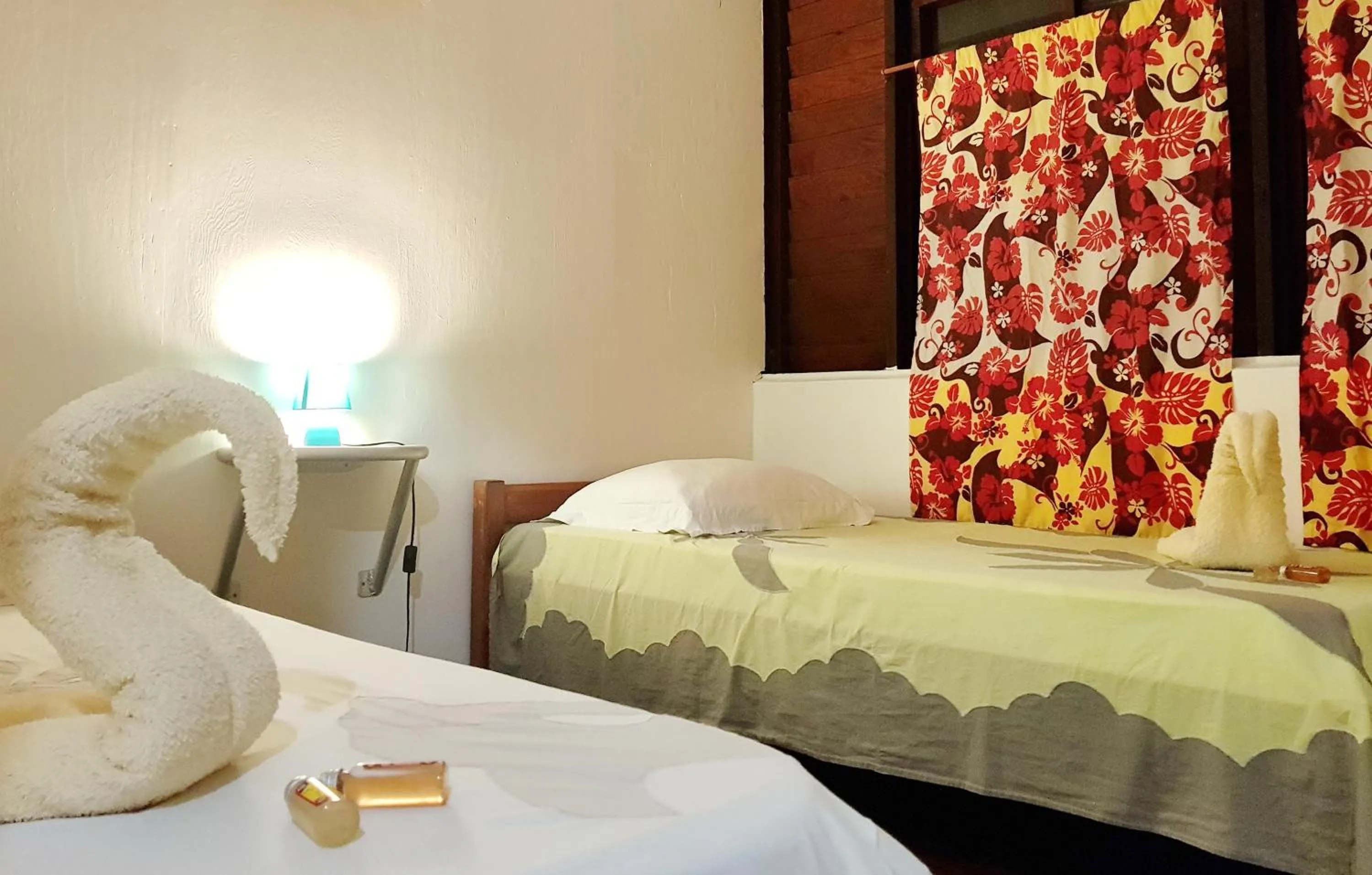 Photo of the whole room, Bed in Pension Les Trois Cascades