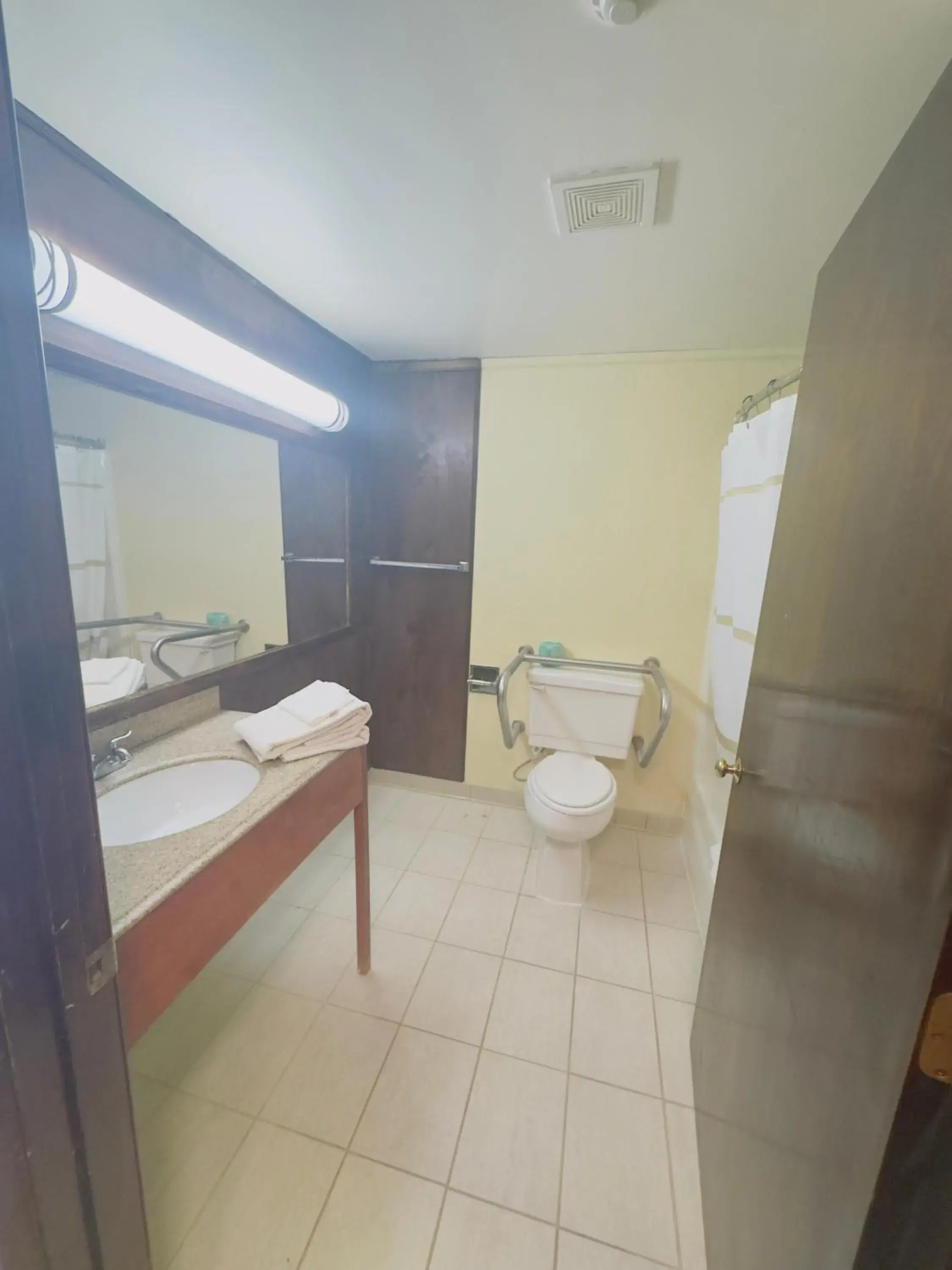 Double or Twin Room with Private Bathroom in Hilltop Inn Double or Twin Room with Private Bathroom in Hilltop Inn