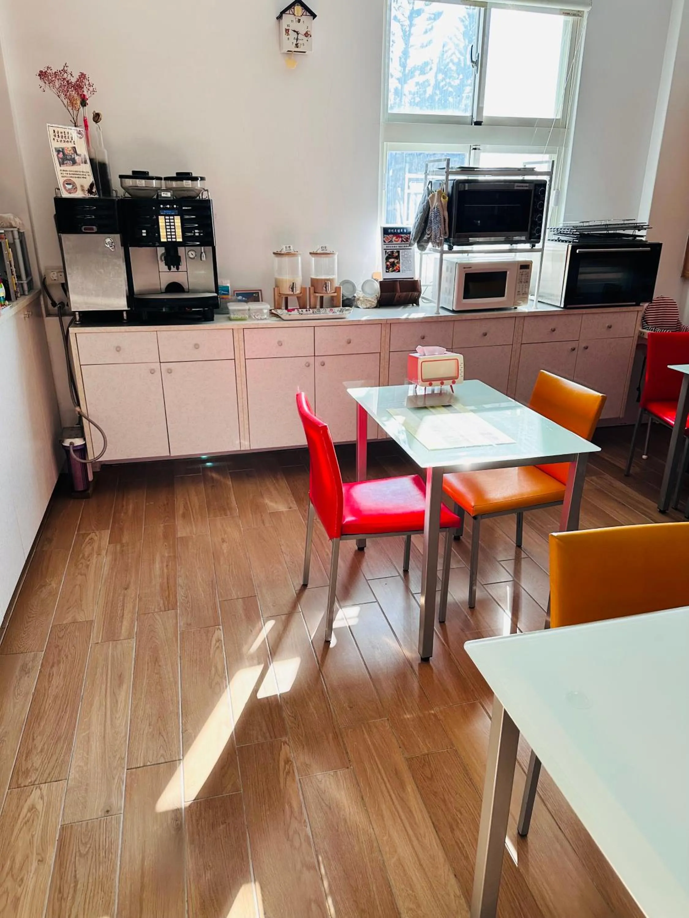 Restaurant/places to eat in Yurong B&B