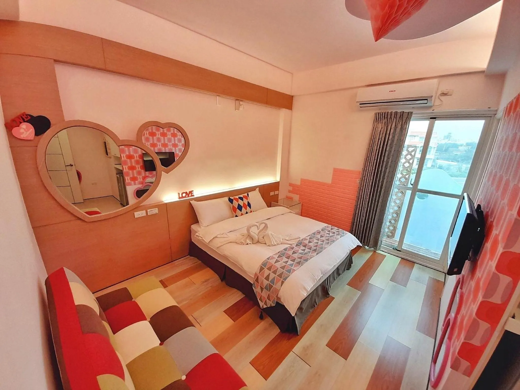 Photo of the whole room, Bed in Yurong B&B