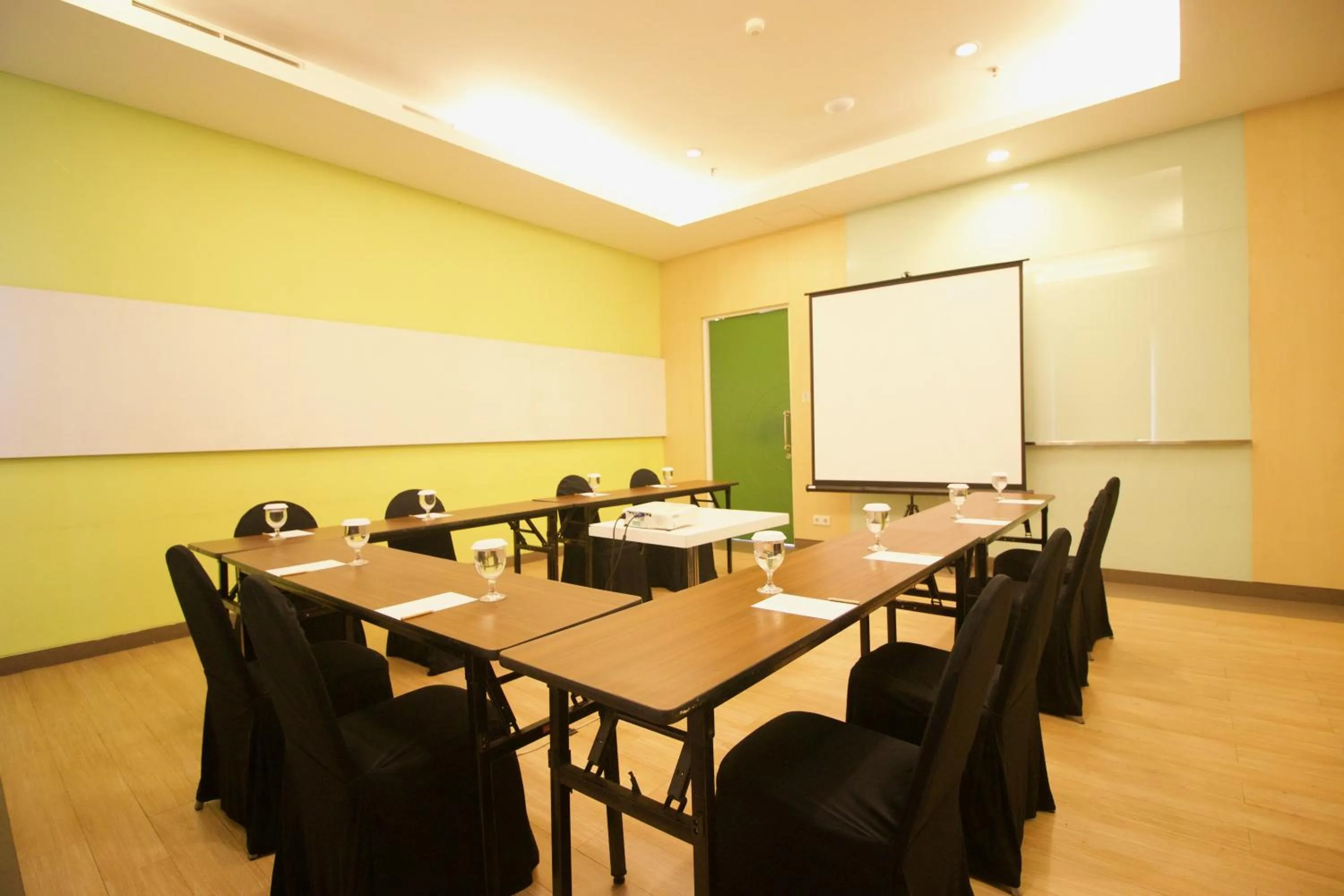 Zest Jemursari by Swiss-Belhotel International