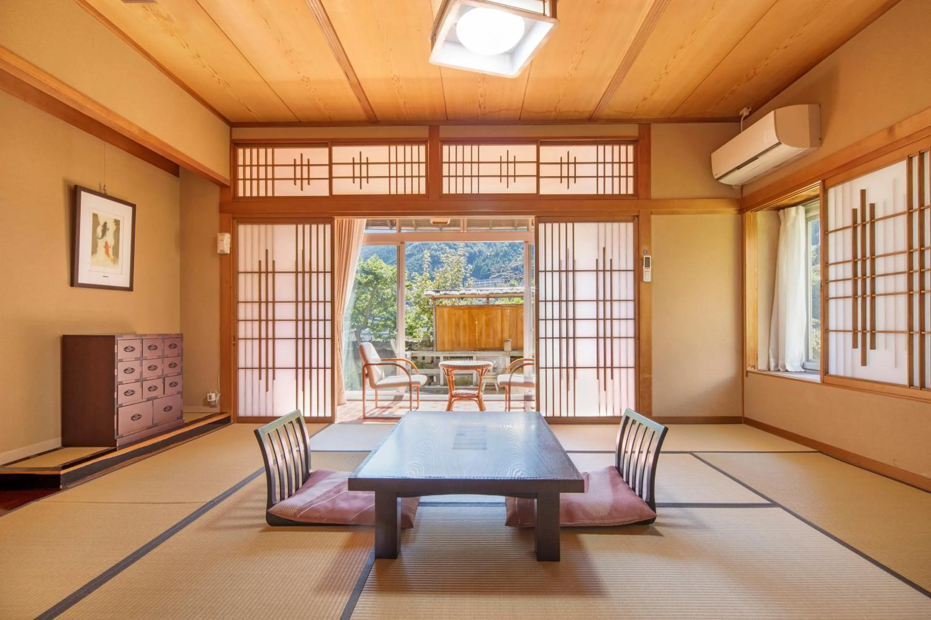 Photo of the whole room in Bosenkan