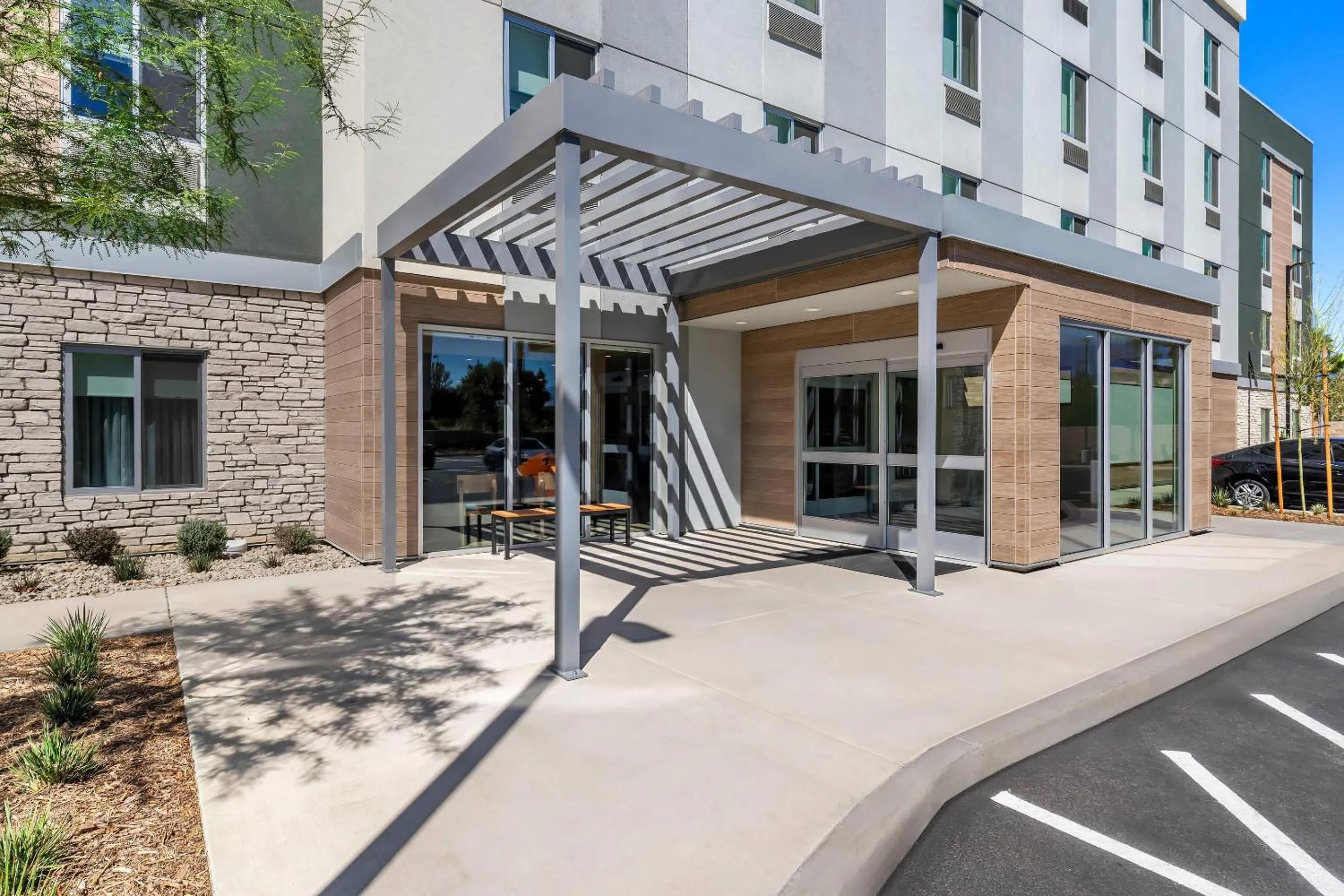 Property building in Everhome Suites San Bernardino - Loma Linda