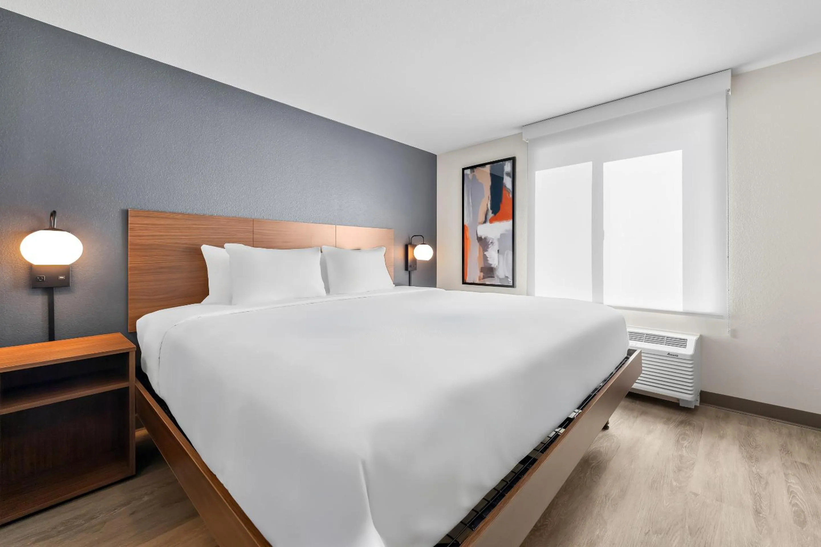 Bed in Everhome Suites San Bernardino - Loma Linda