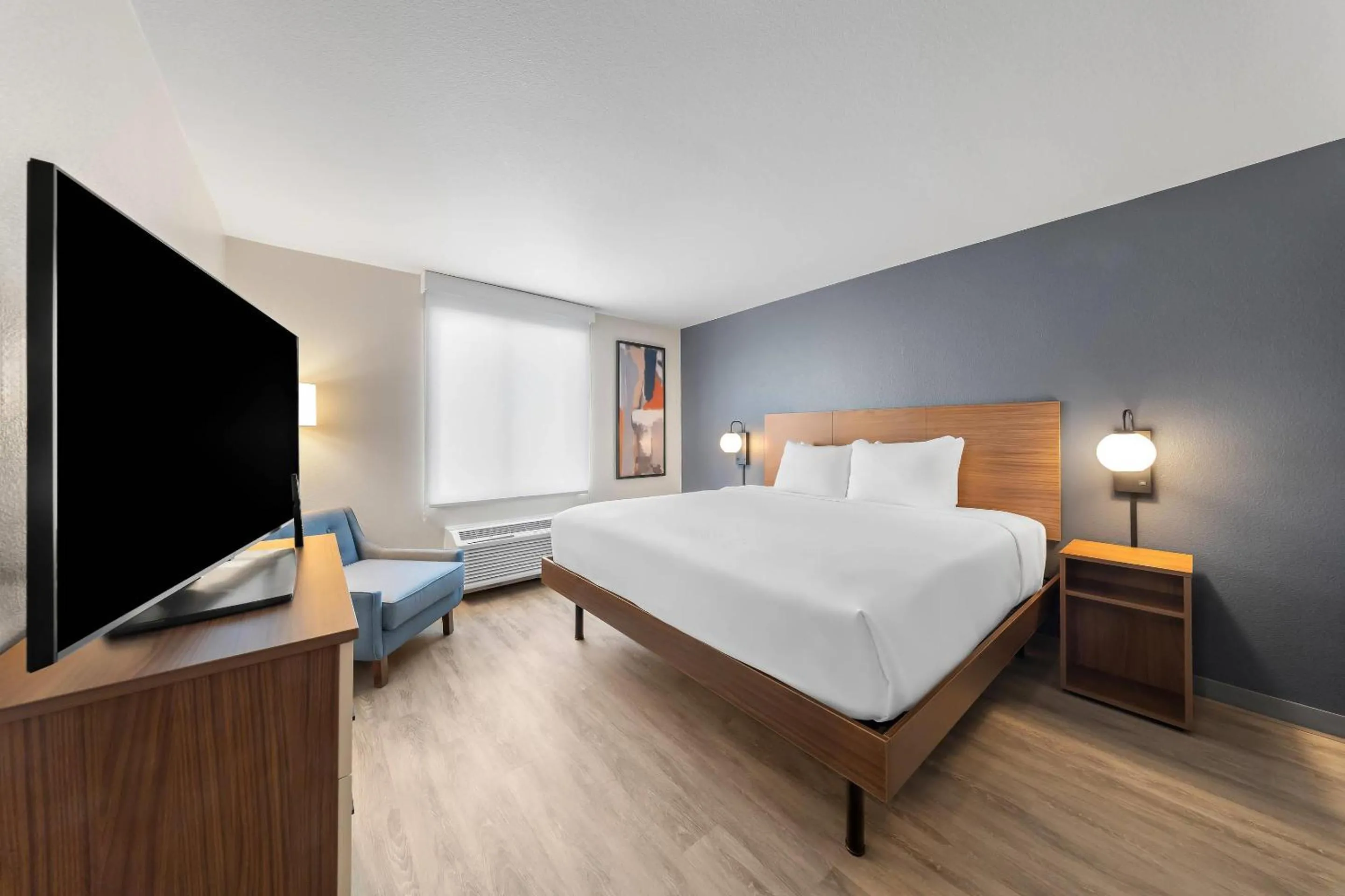 Bedroom, Bed in Everhome Suites San Bernardino - Loma Linda