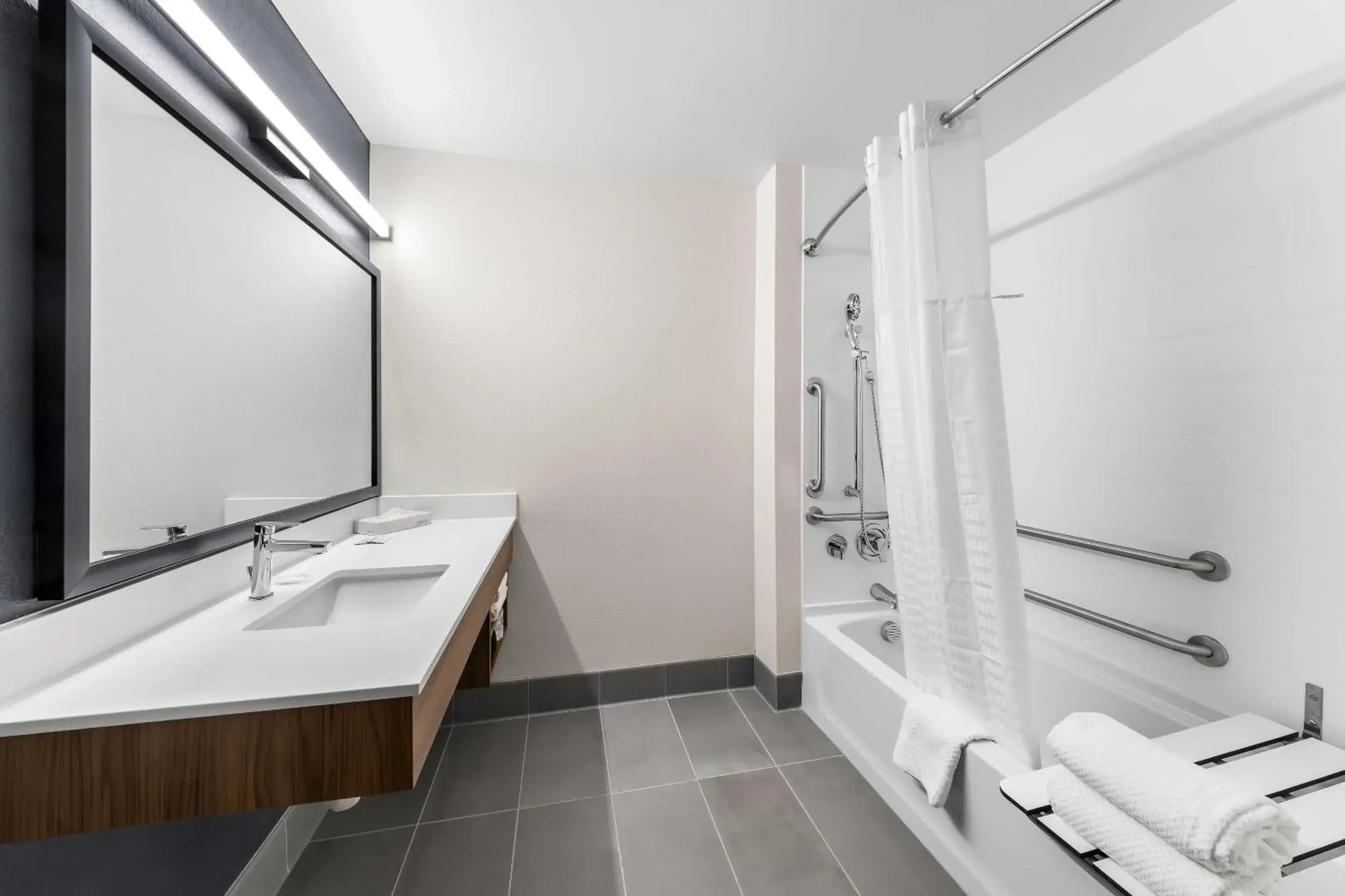 Queen Suite with Two Queen Beds and Sofa - Disability Access/Non Smoking in Everhome Suites San Bernardino - Loma Linda Queen Suite with Two Queen Beds and Sofa - Disability Access/Non Smoking in Everhome Suites San Bernardino - Loma Linda