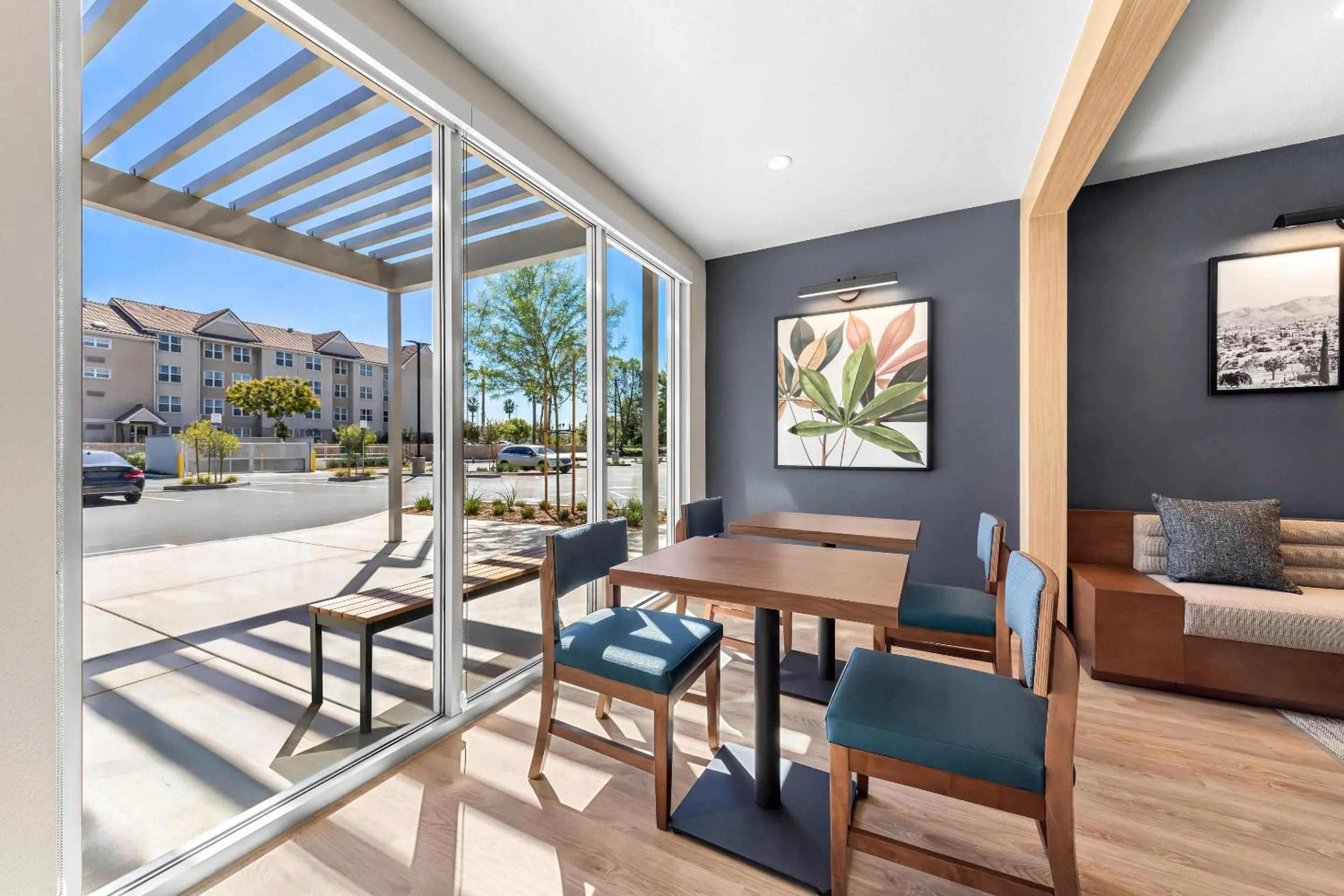 Lobby or reception in Everhome Suites San Bernardino - Loma Linda