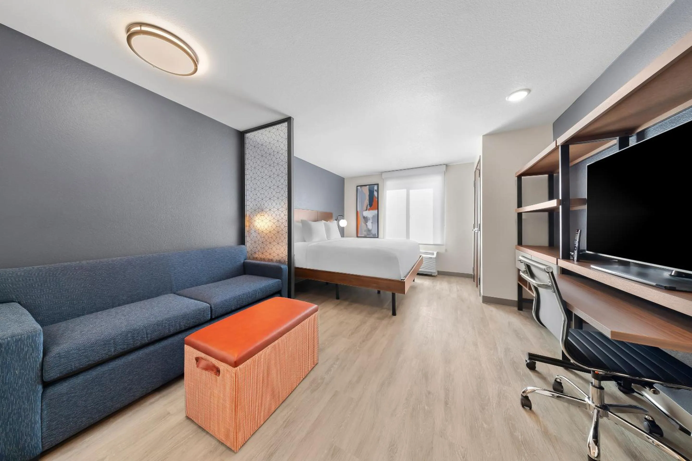 Bed in Everhome Suites San Bernardino - Loma Linda