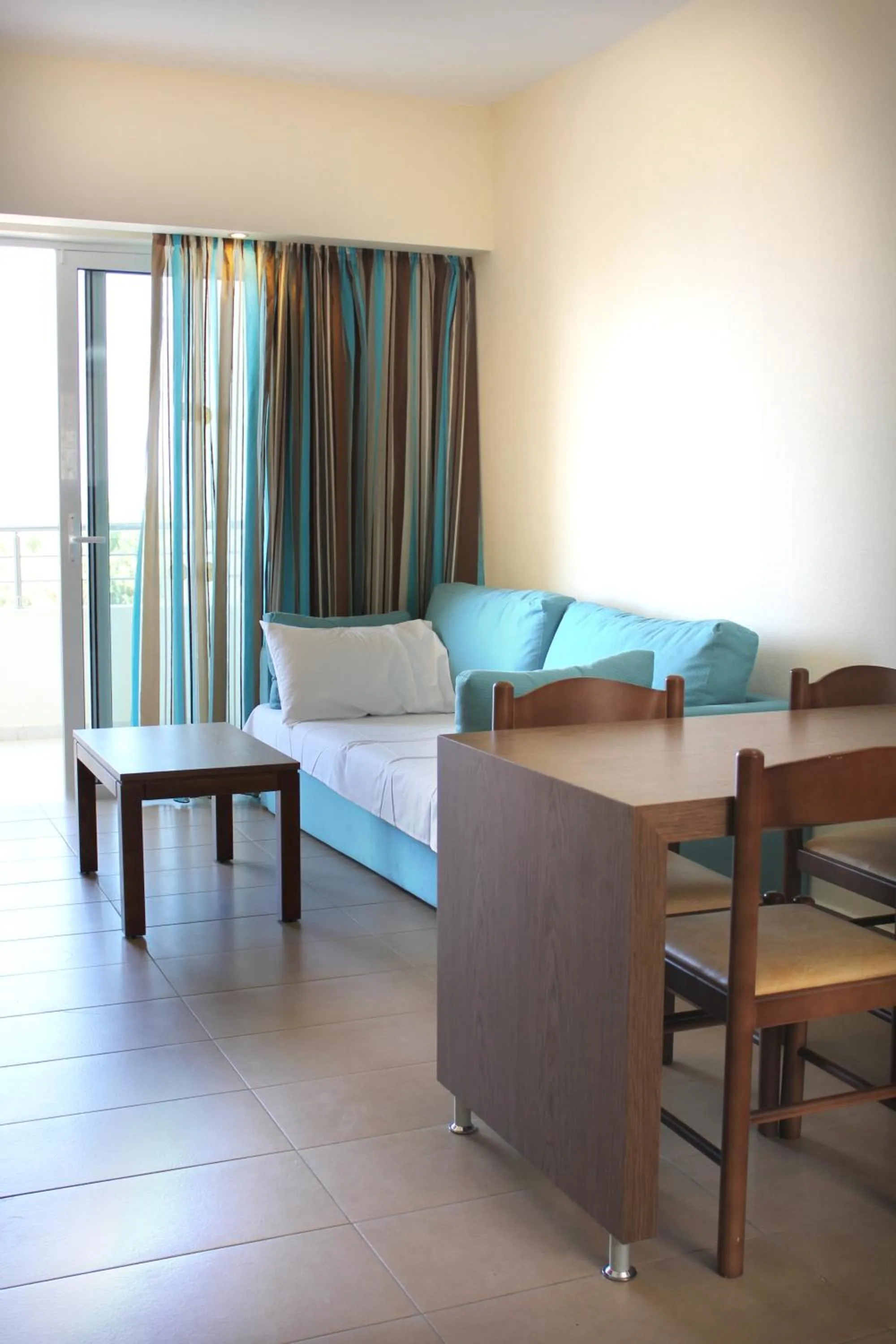 Living room, Bed in Sea Melody Beach Hotel Apartments