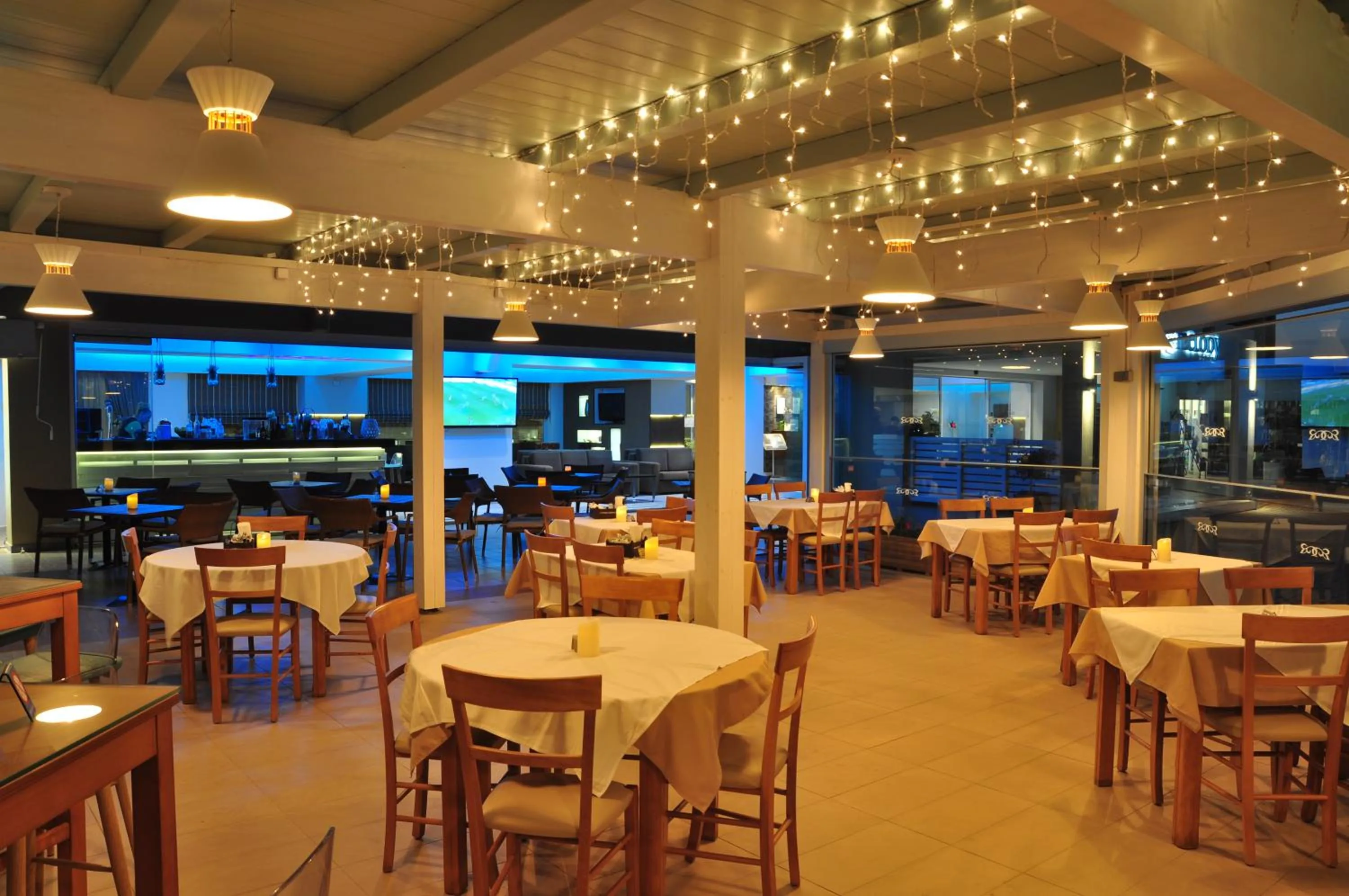 Restaurant/places to eat in Sea Melody Beach Hotel Apartments