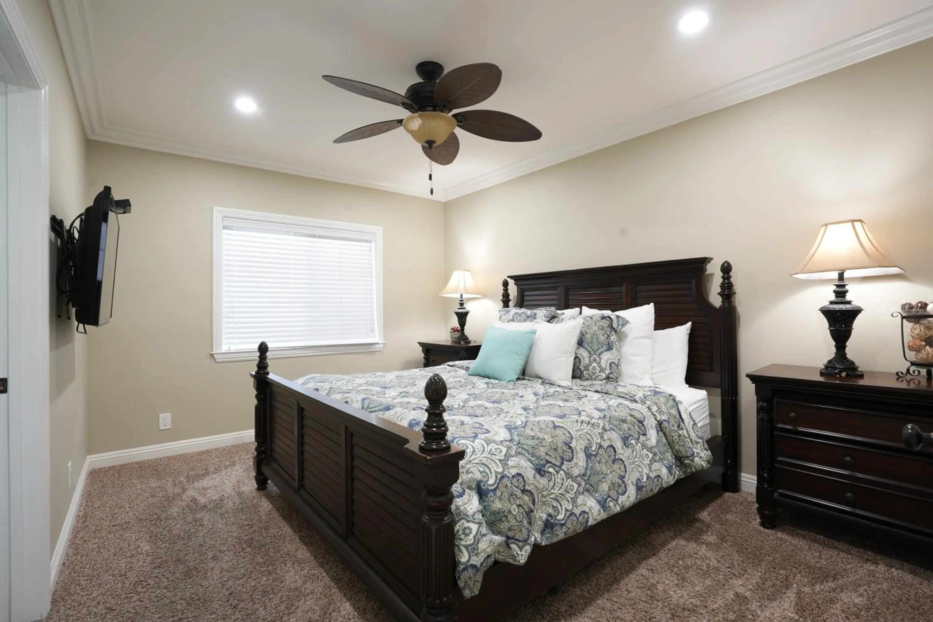 Other in Highly Upgraded, 5 Bed, 45 ba, New Pool w/Jacuzzi, 1/2 mile walk to Disney