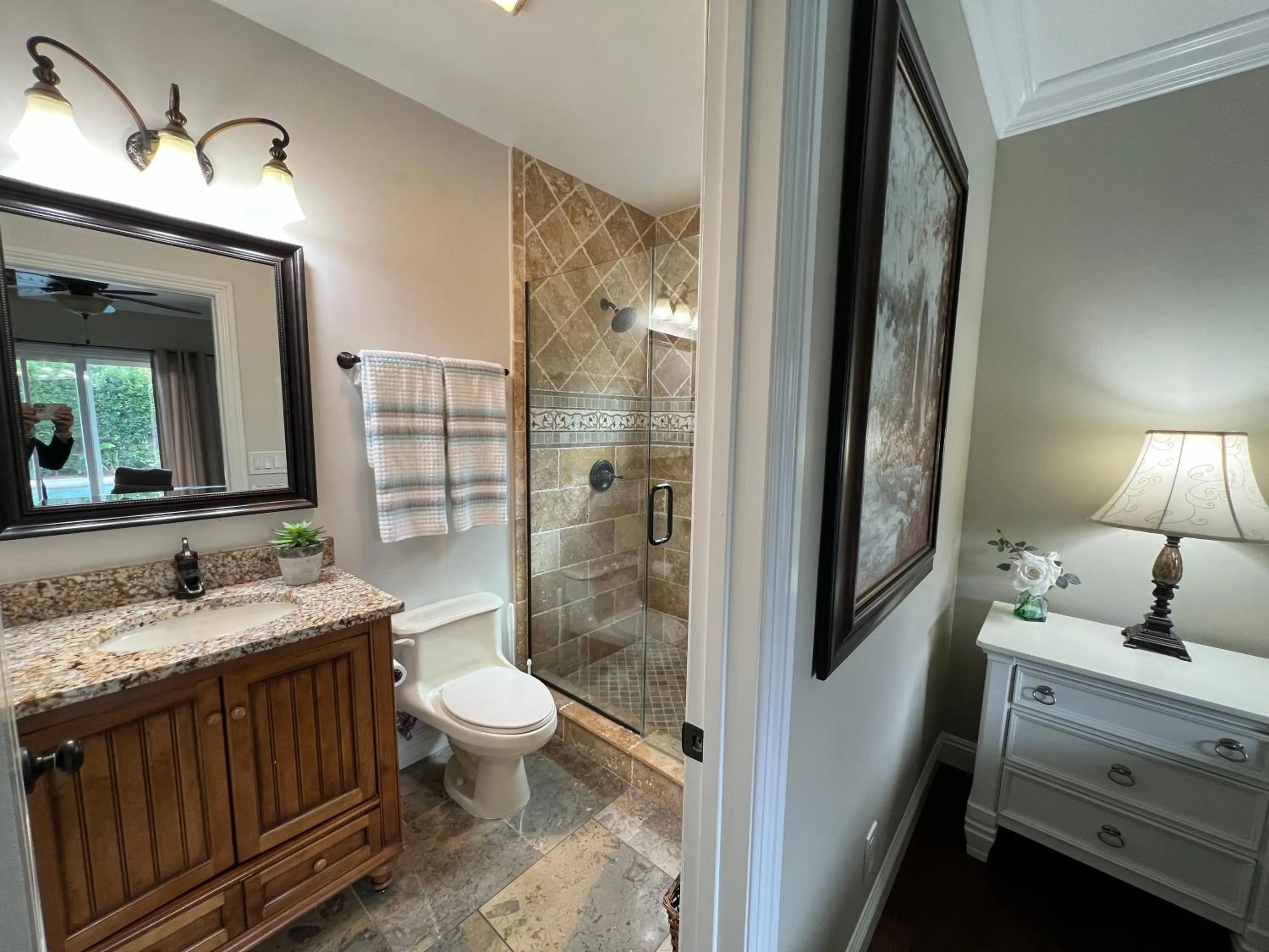 Highly Upgraded, 5 Bed, 45 ba, New Pool w/Jacuzzi, 1/2 mile walk to Disney