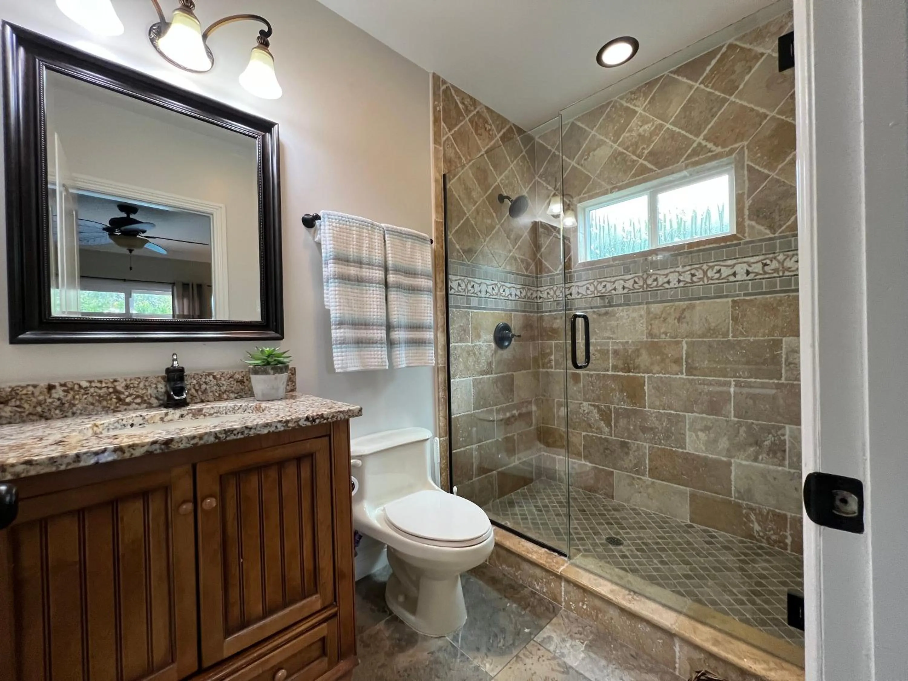 Highly Upgraded, 5 Bed, 45 ba, New Pool w/Jacuzzi, 1/2 mile walk to Disney