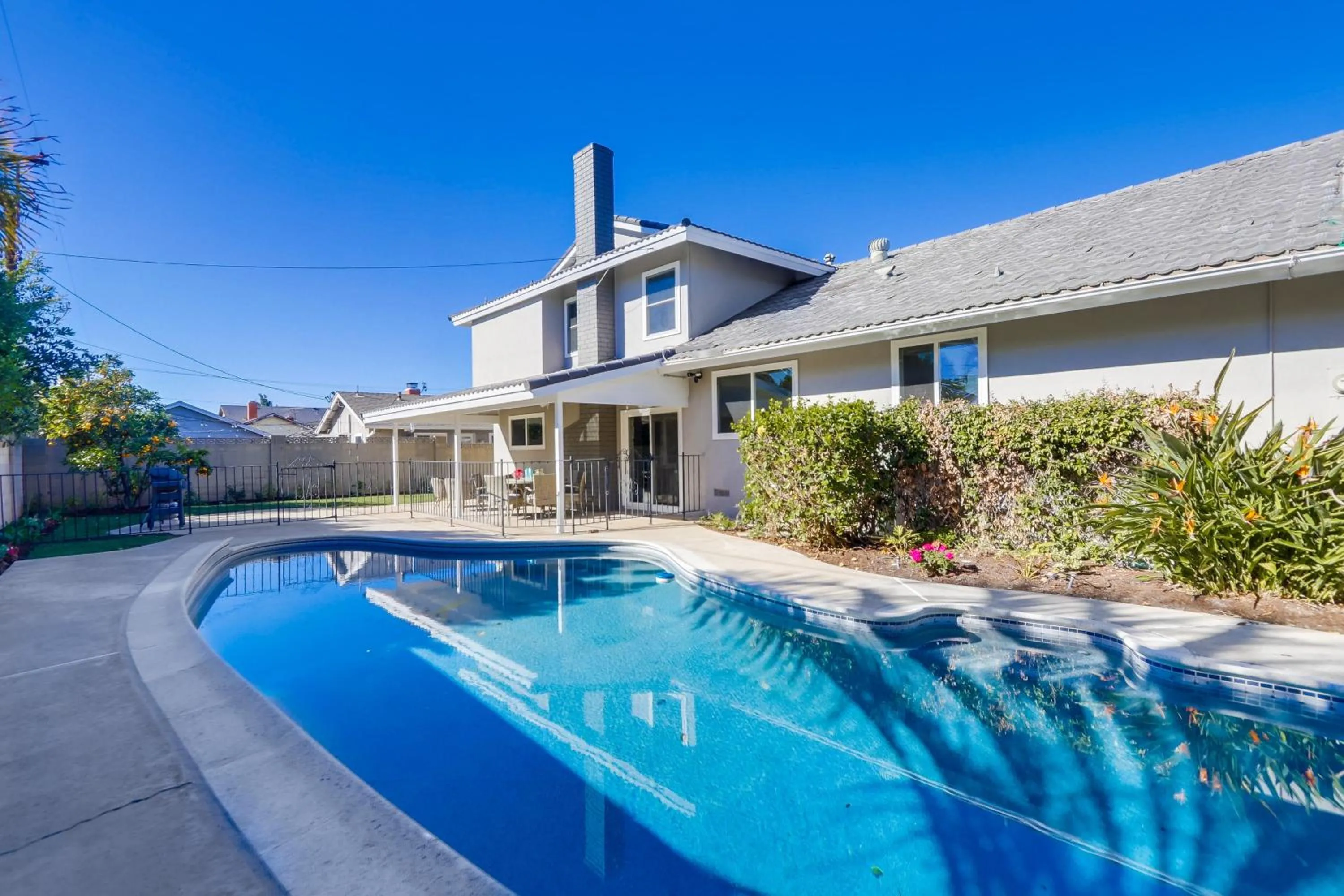 Gorgeous Upgraded 5 Bedroom & 3 Bath Home with pool