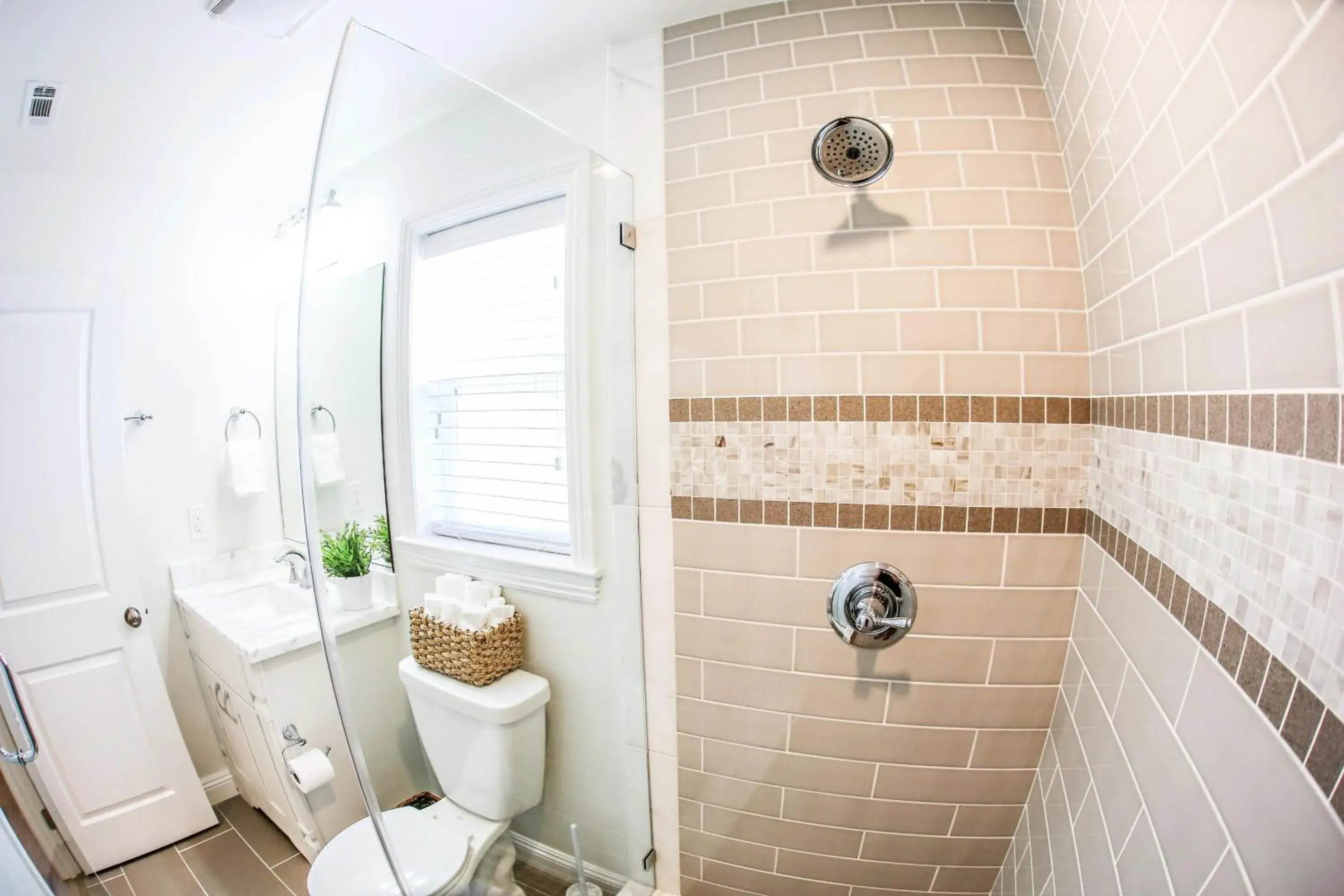 Adorable 3 Bedroom 2 Bath Home Adorable 3 Bedroom 2 Bath Home