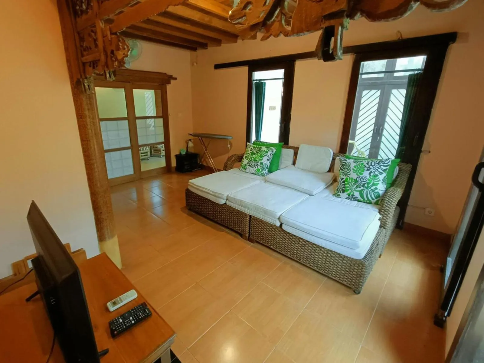 Communal lounge/ TV room, Bed in Sayang Taman Villas