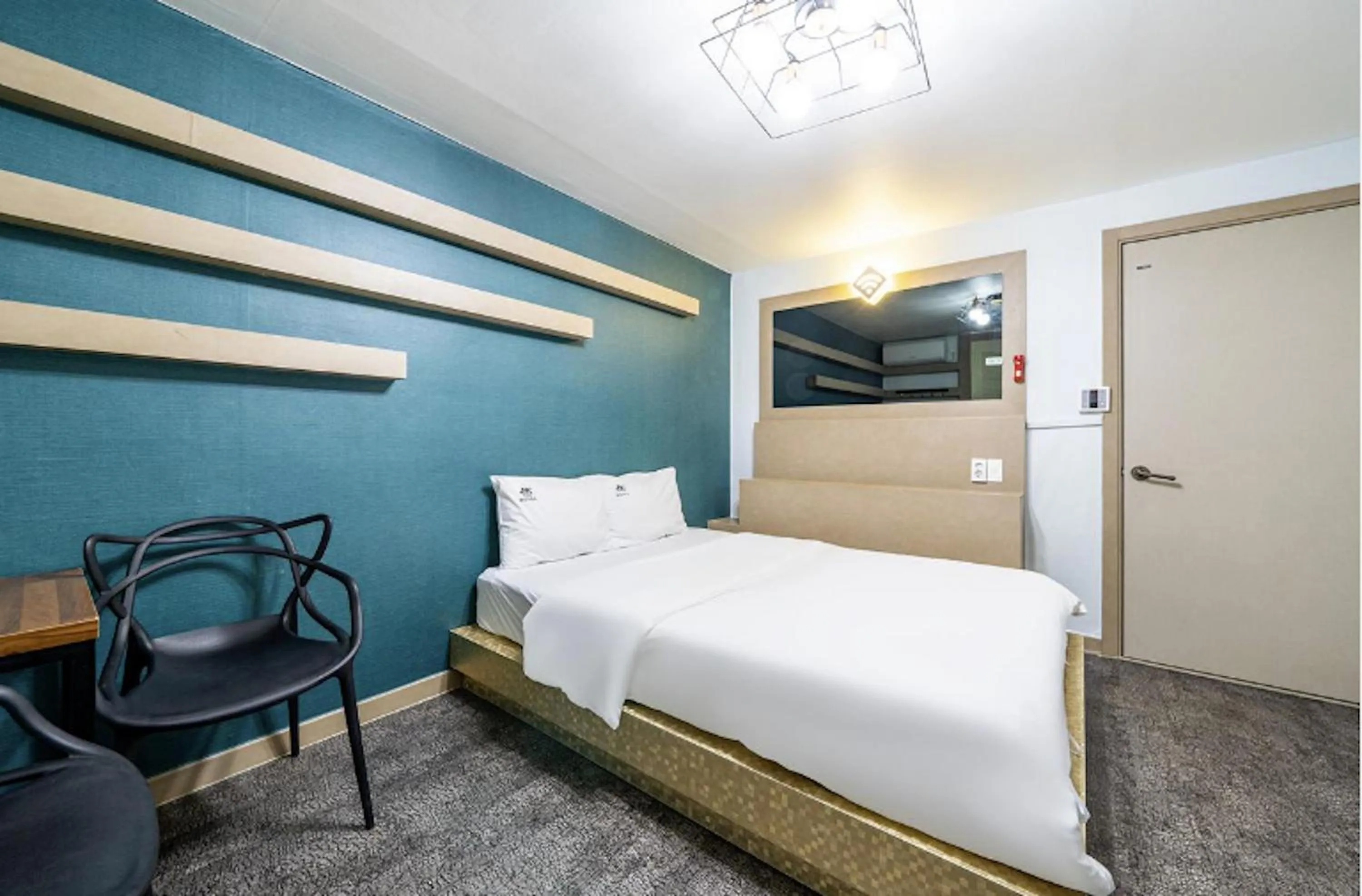 Bed in Daejeon Yongmun JNK Classic Hotel