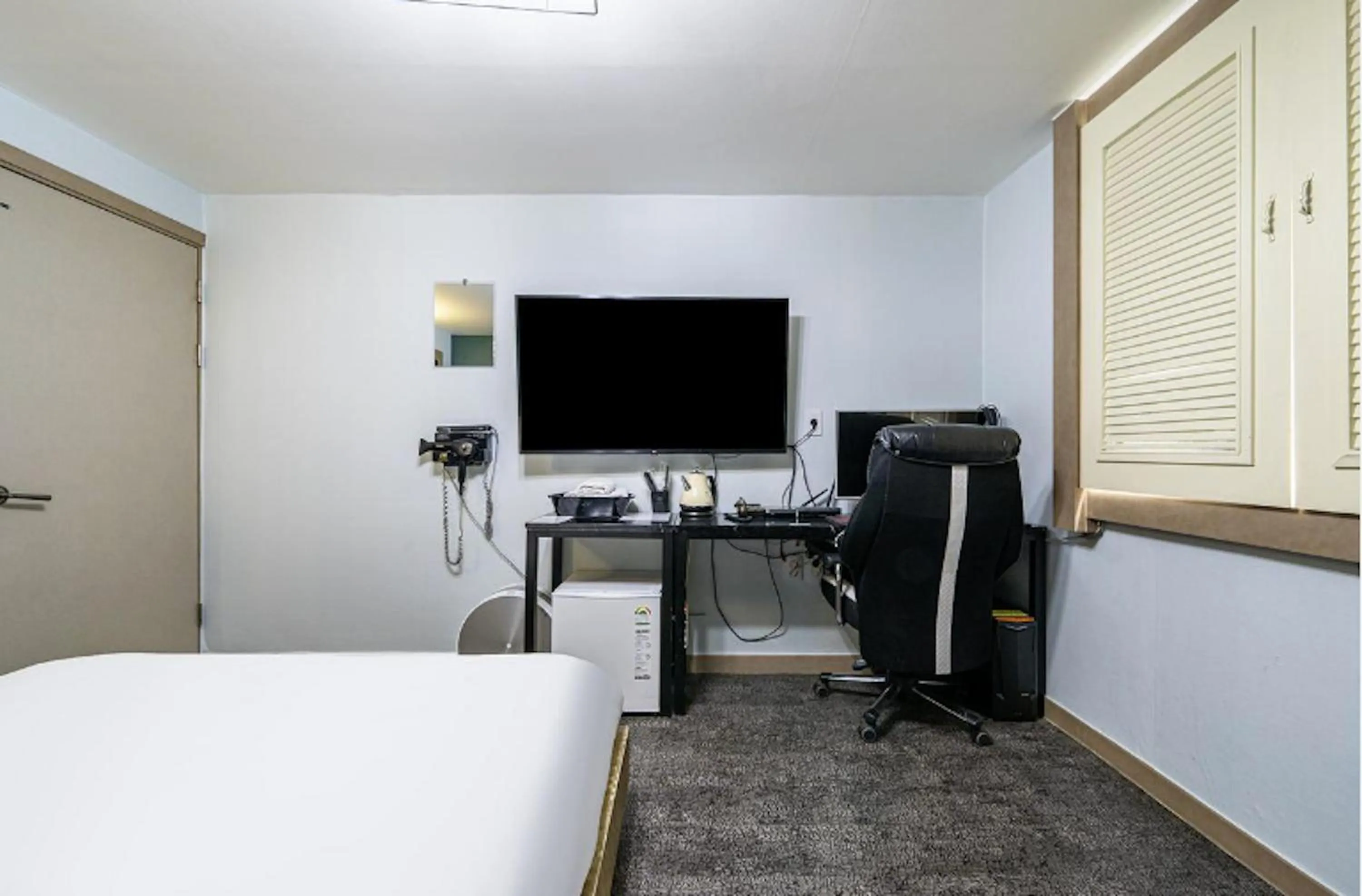 Bed in Daejeon Yongmun JNK Classic Hotel