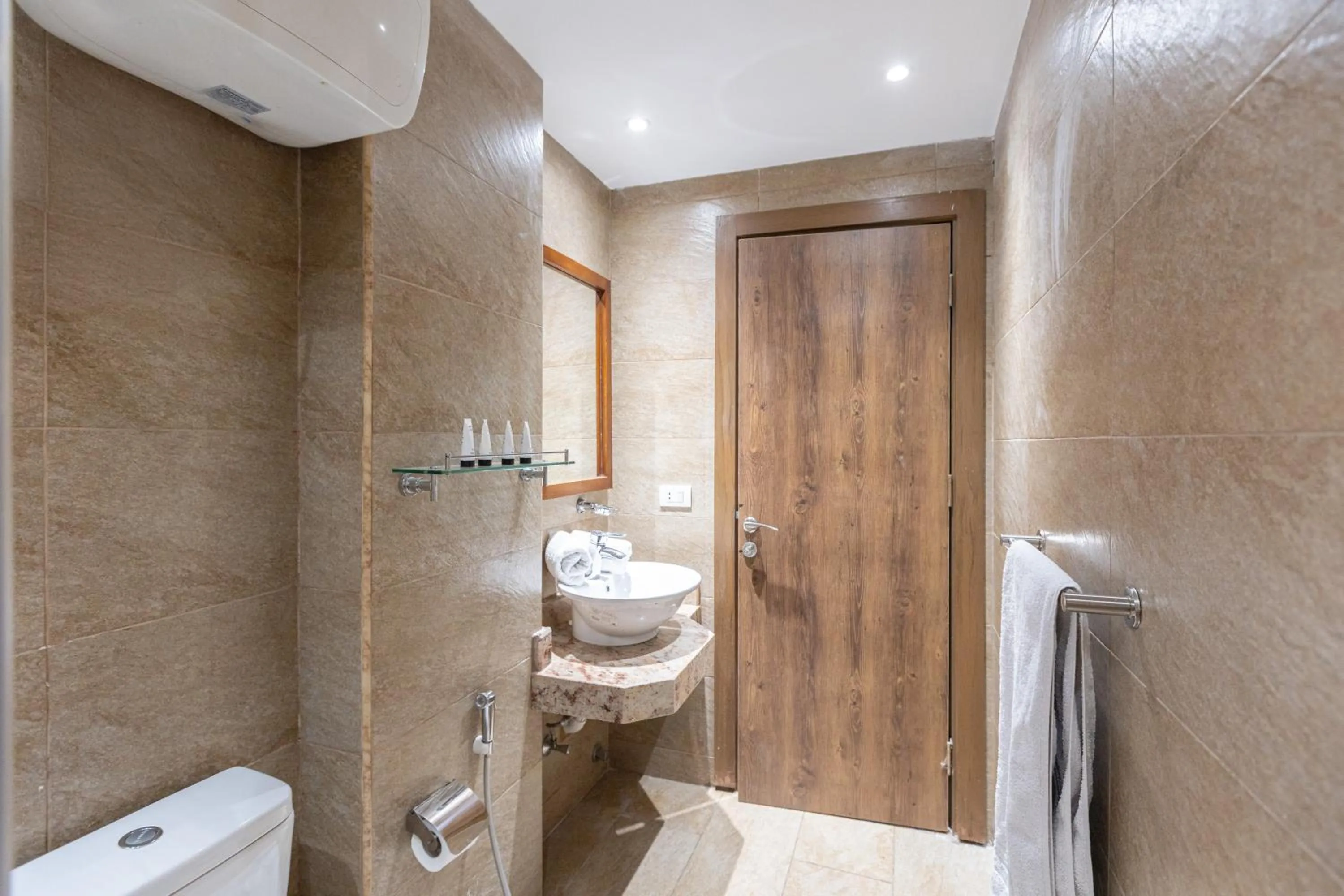 Toilet in Pyramids Yard Hotel