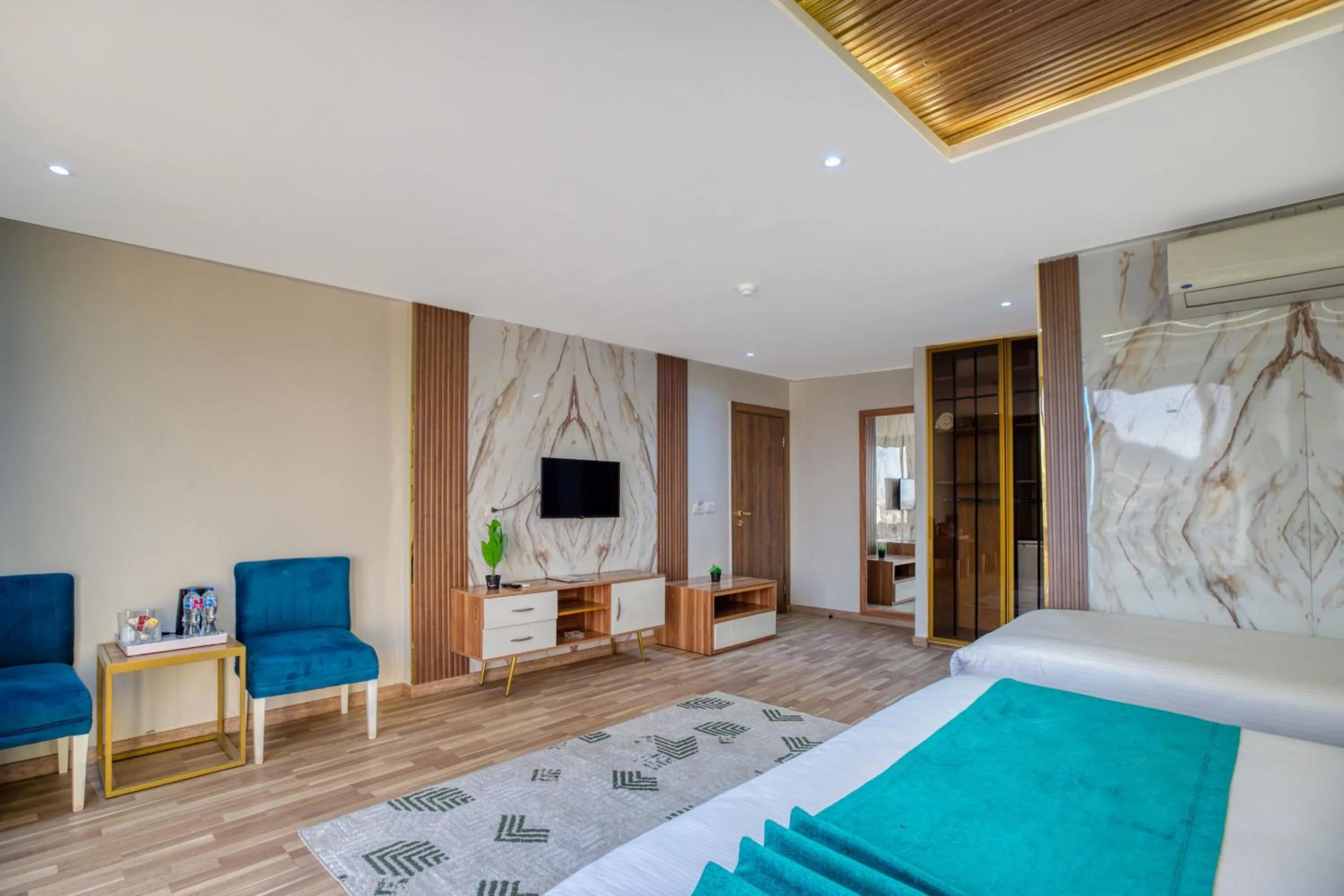 Photo of the whole room, Bed in Pyramids Yard Hotel