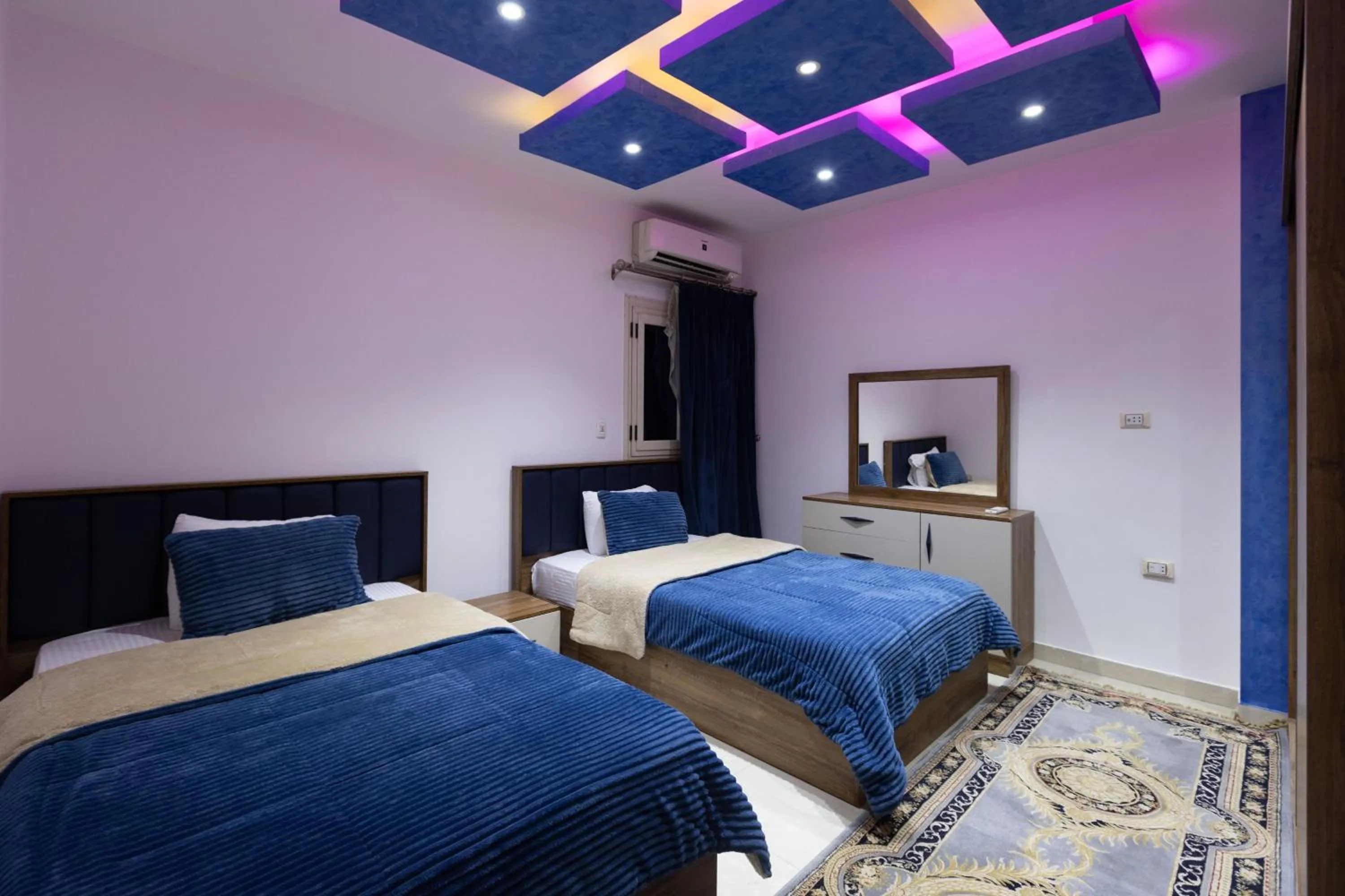 Bedroom, Bed in Pyramids Yard Hotel