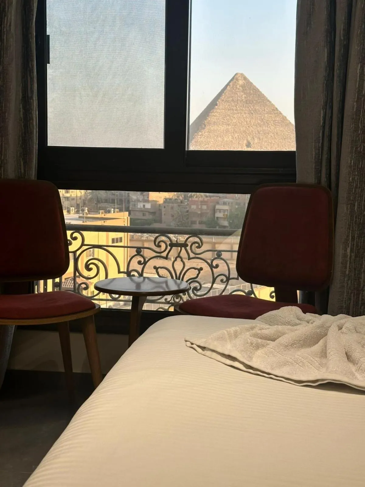 Mountain view, Bed in Pyramids Yard Hotel
