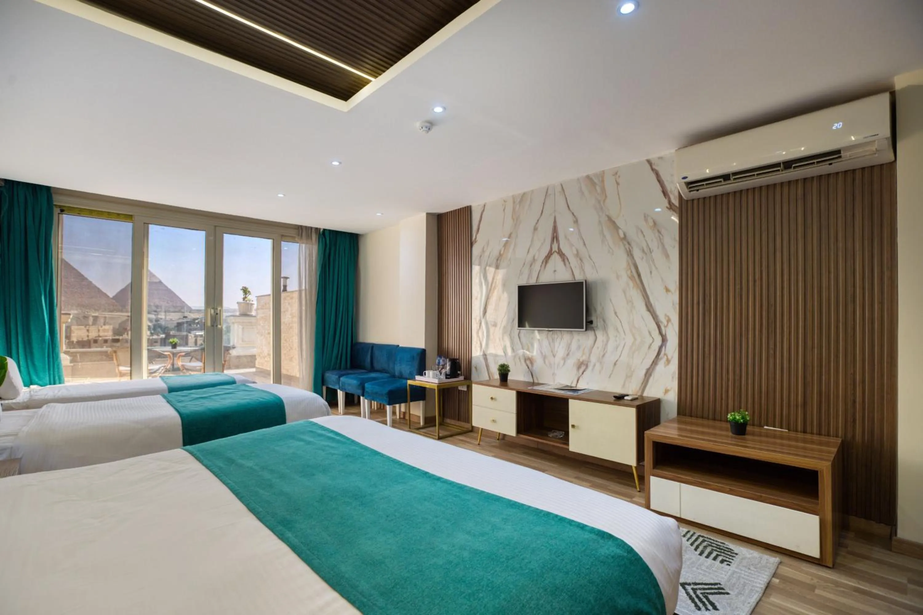 Mountain view, Bed in Pyramids Yard Hotel