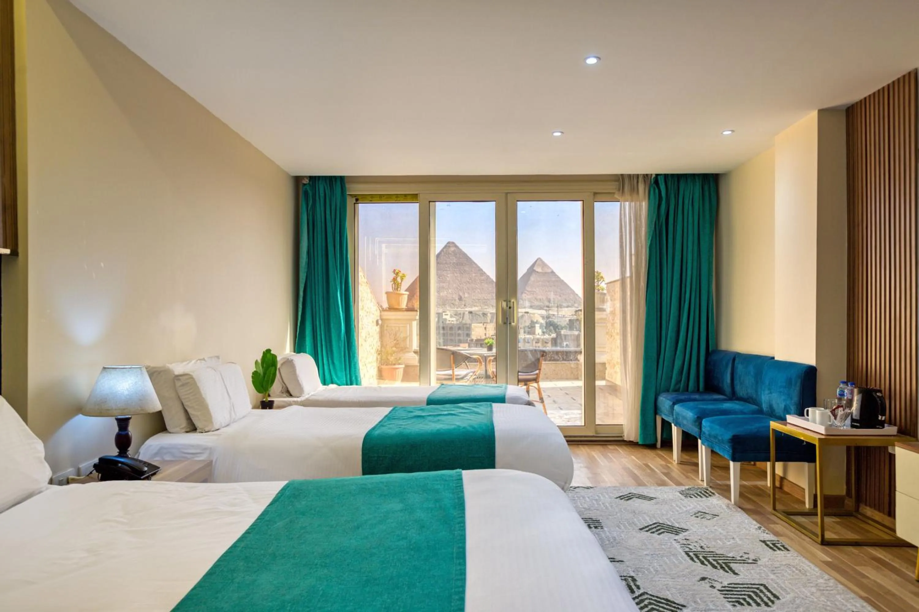 Photo of the whole room, Bed in Pyramids Yard Hotel