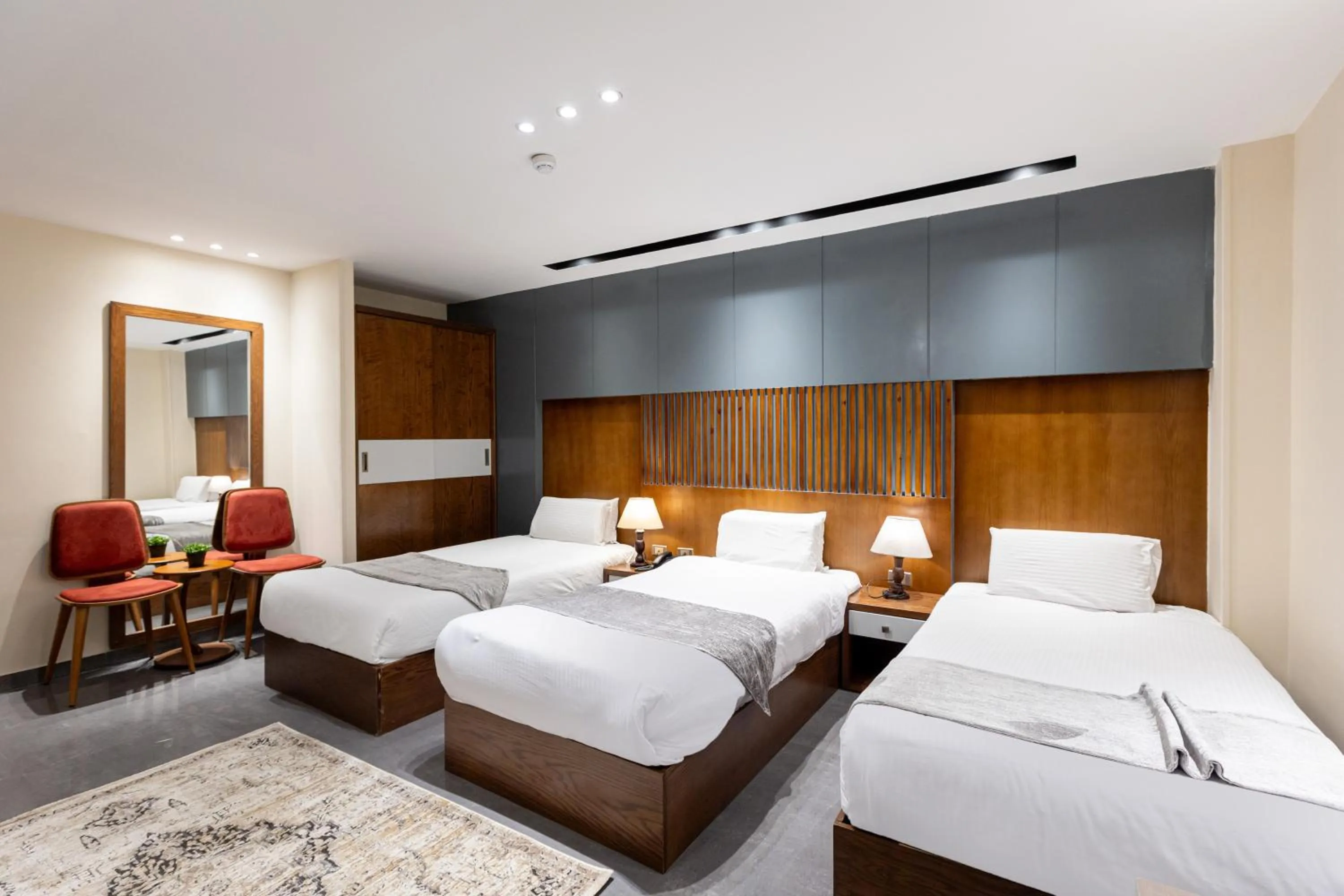 Photo of the whole room, Bed in Pyramids Yard Hotel