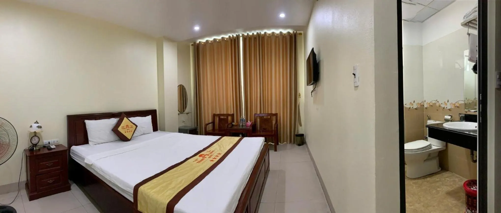 Bathroom, Bed in Thăng Long Hotel Thanh Hoá