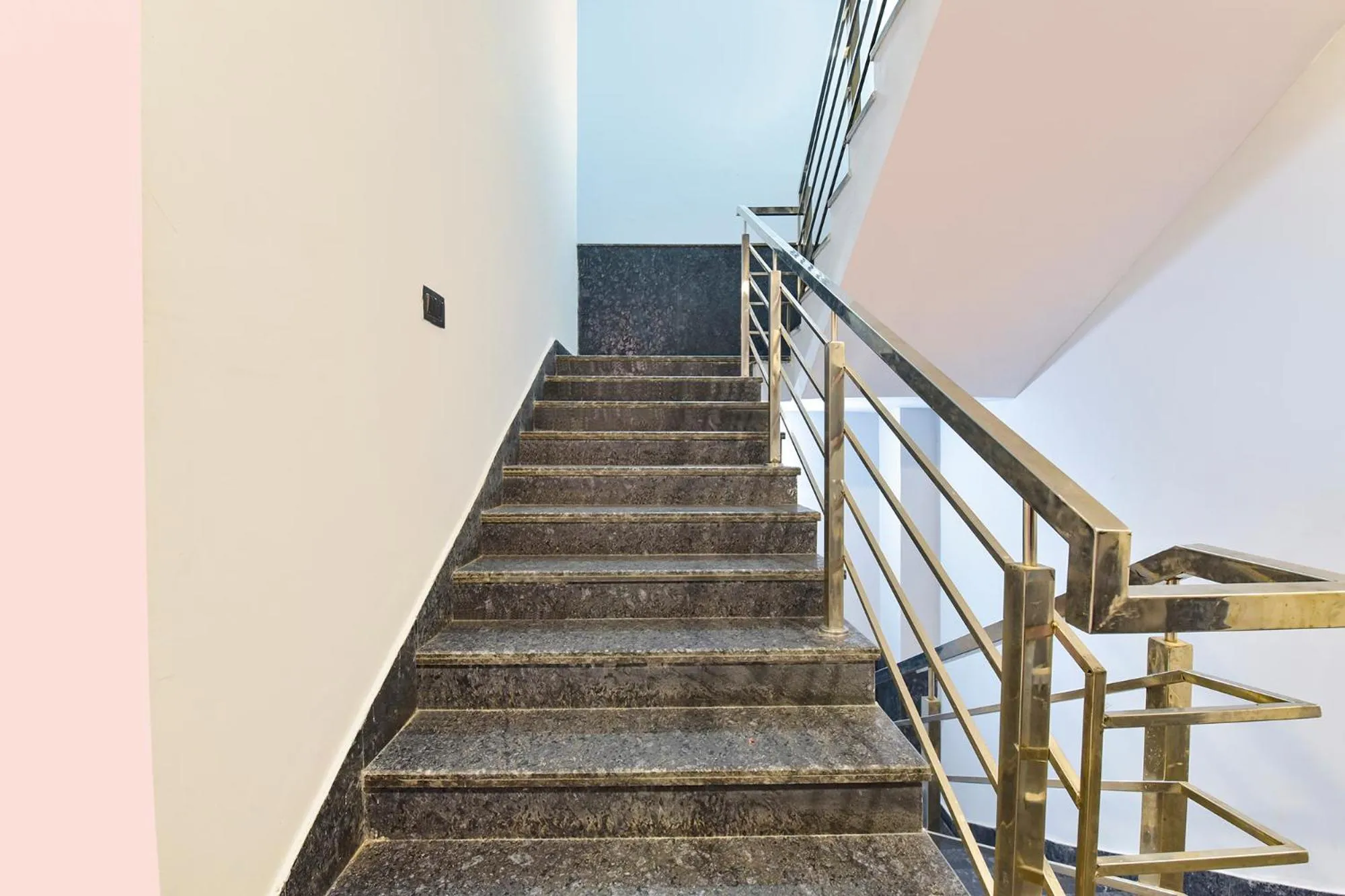 Lobby or reception in FabHotel Pink Palace Raja Park