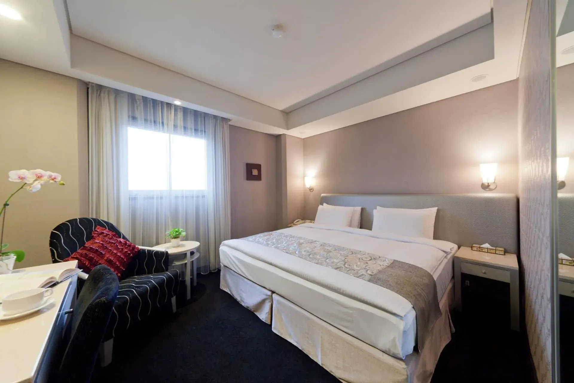 Bedroom, Bed in Harbor View Hotel Bedroom, Bed in Harbor View Hotel