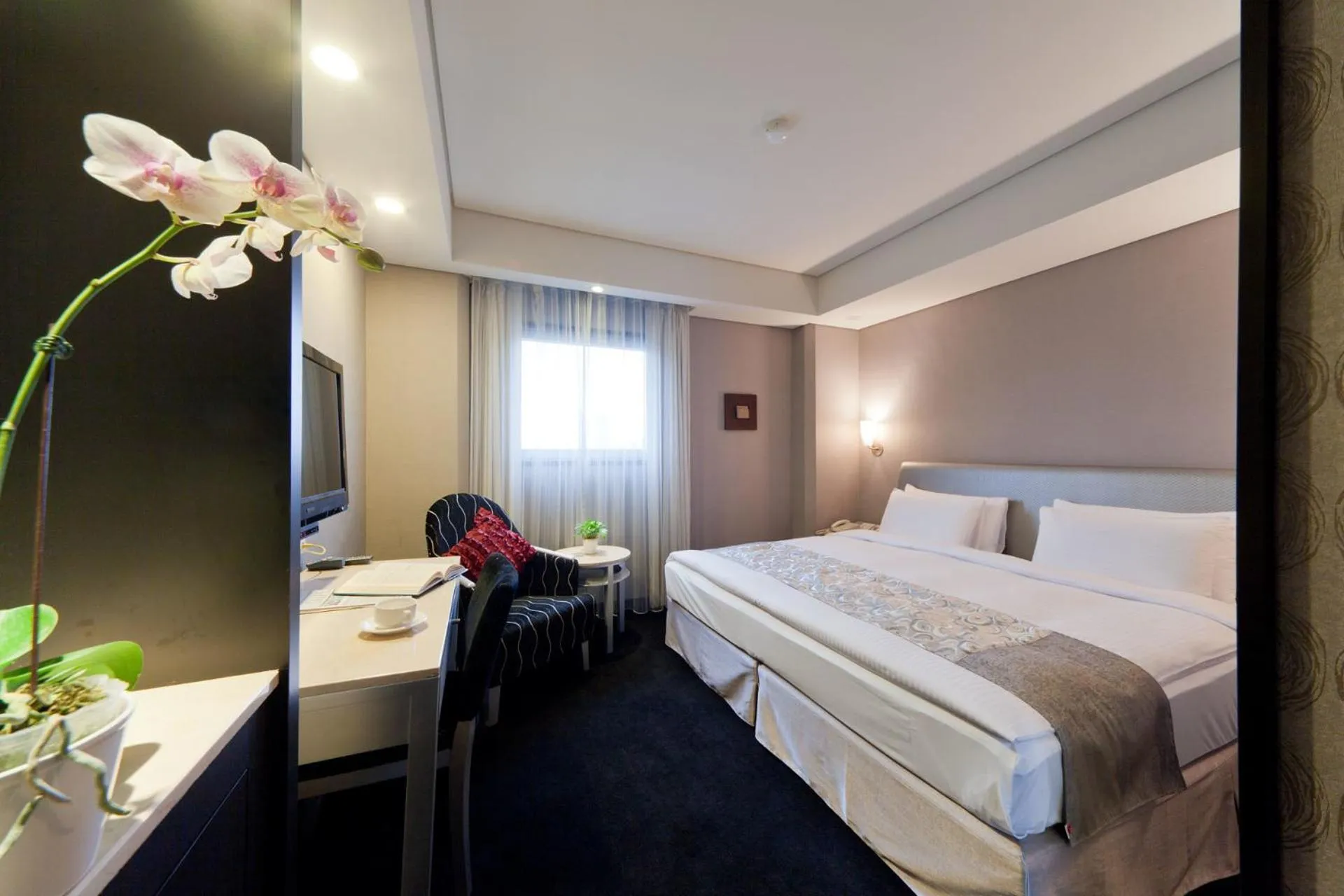 Bedroom, Bed in Harbor View Hotel