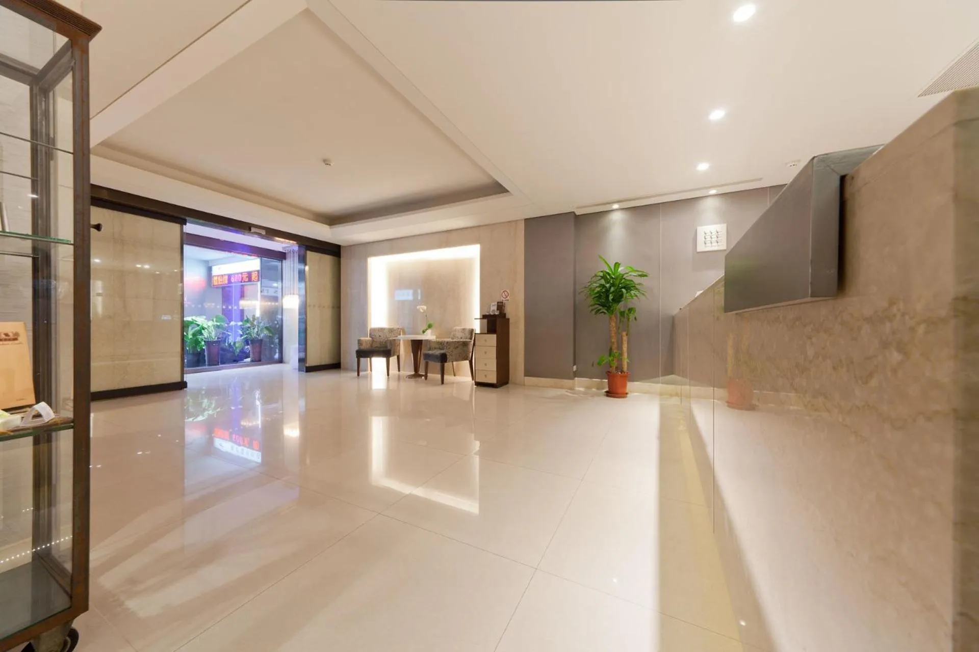 Facade/entrance in Harbor View Hotel