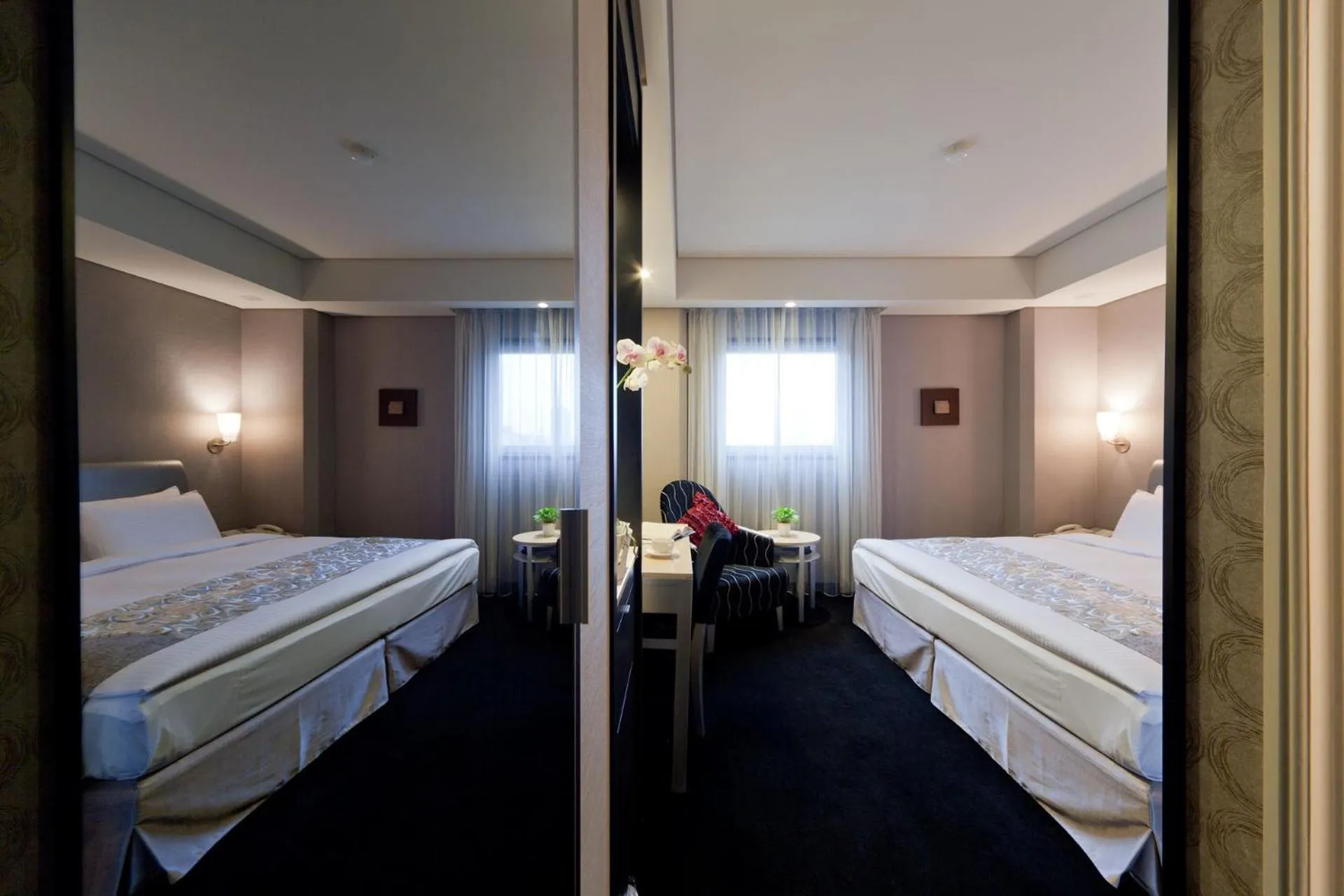 Bedroom, Bed in Harbor View Hotel