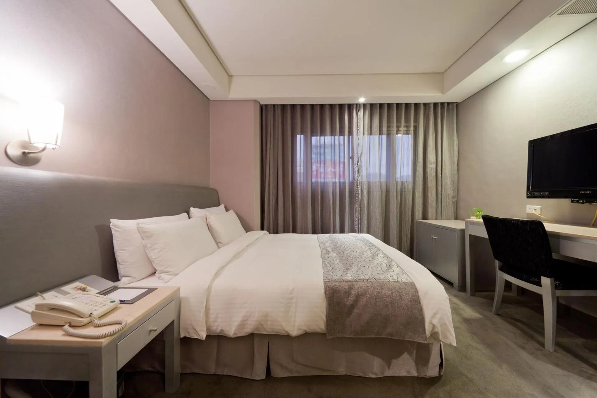 Bedroom, Bed in Harbor View Hotel