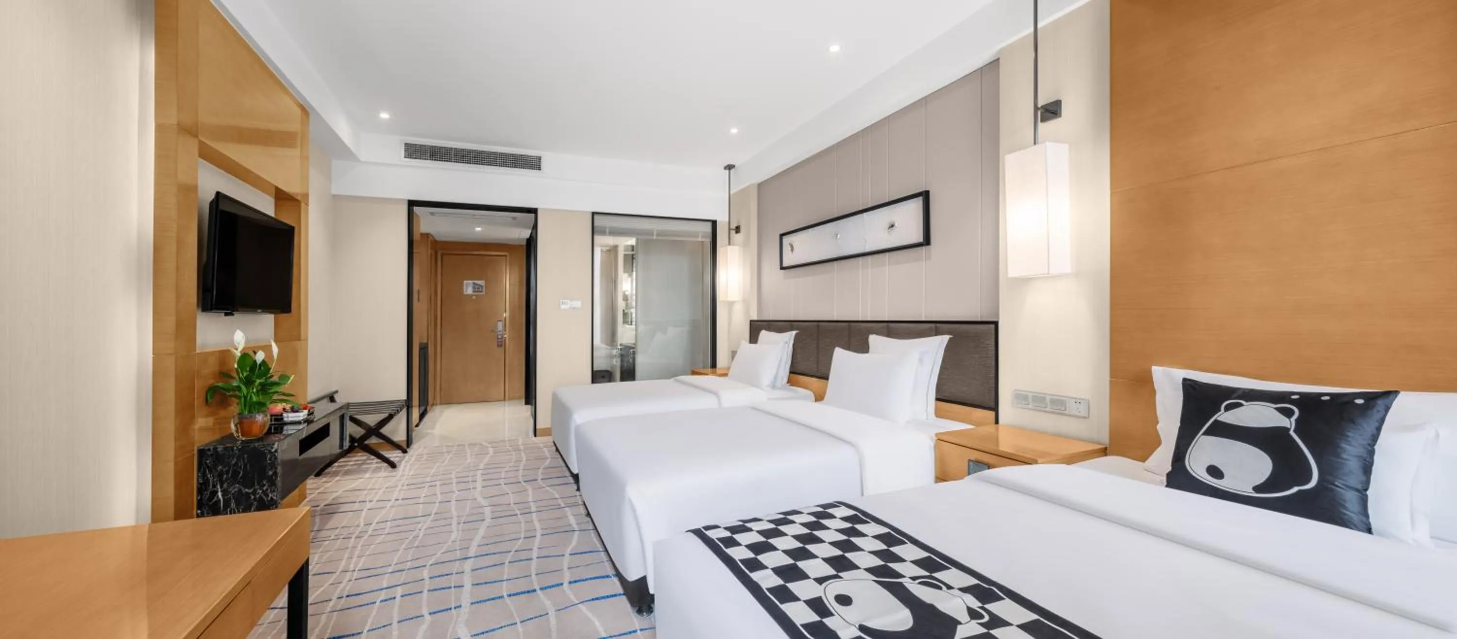 Comfort Triple Room in Lyhn International Hotel Chengdu Taikoo Li
