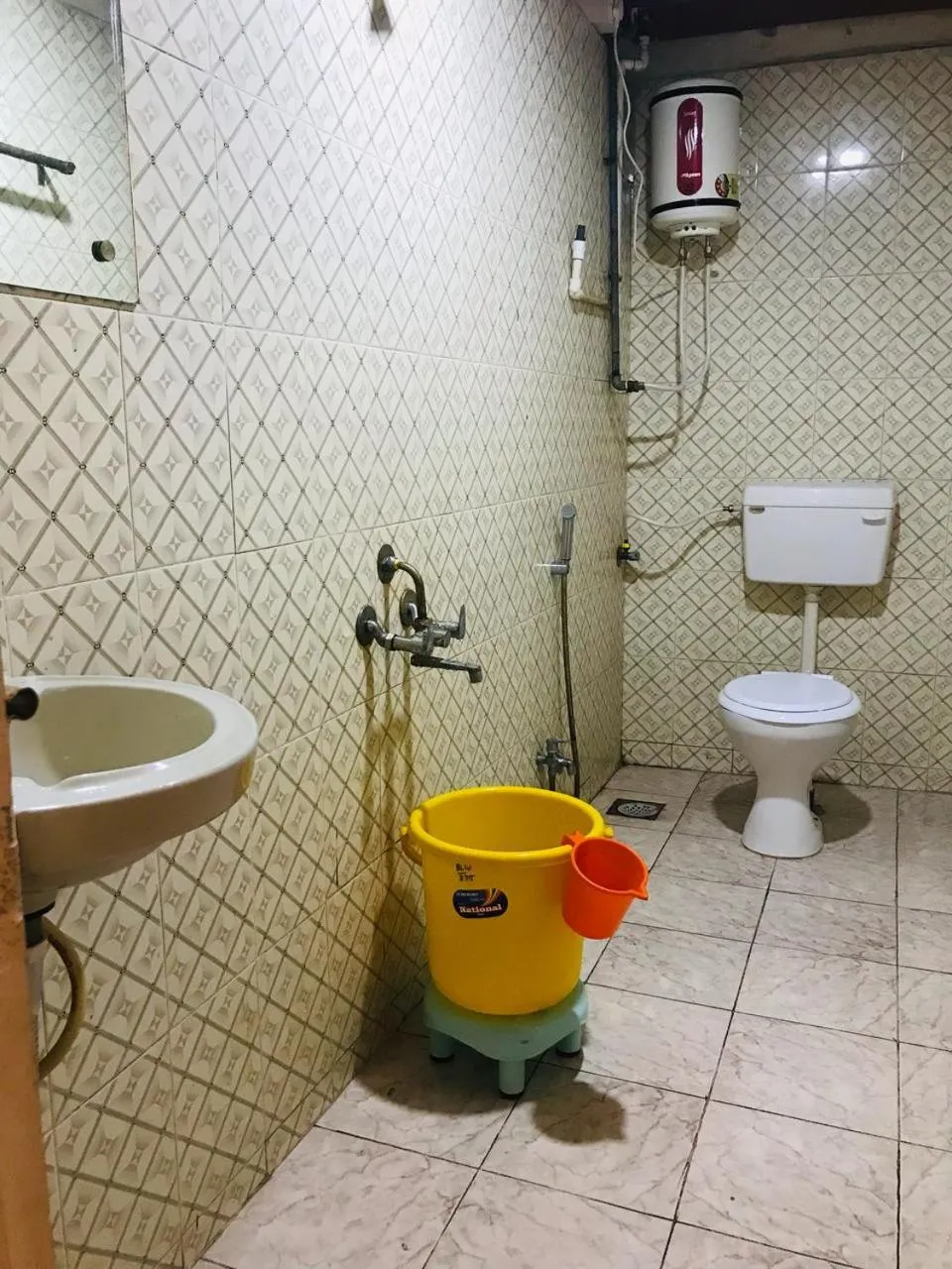 Shower in J J Lodging