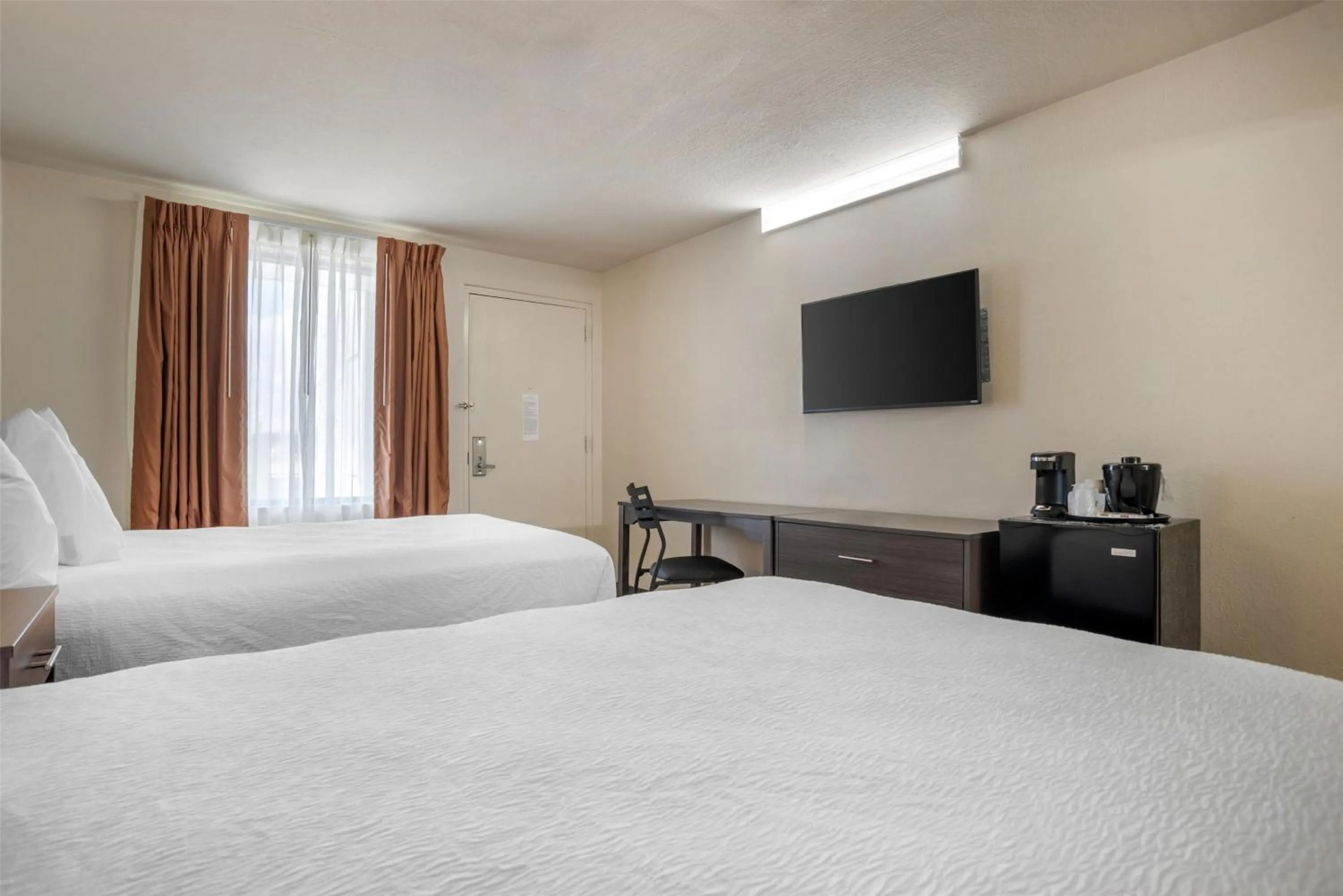 Bedroom, Bed in SureStay by Best Western Gonzales