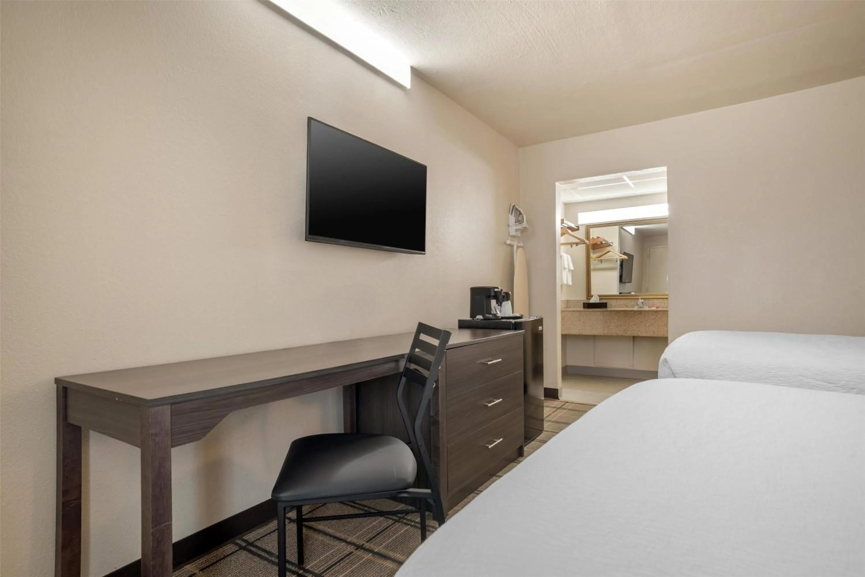 Bedroom, Bed in SureStay by Best Western Gonzales