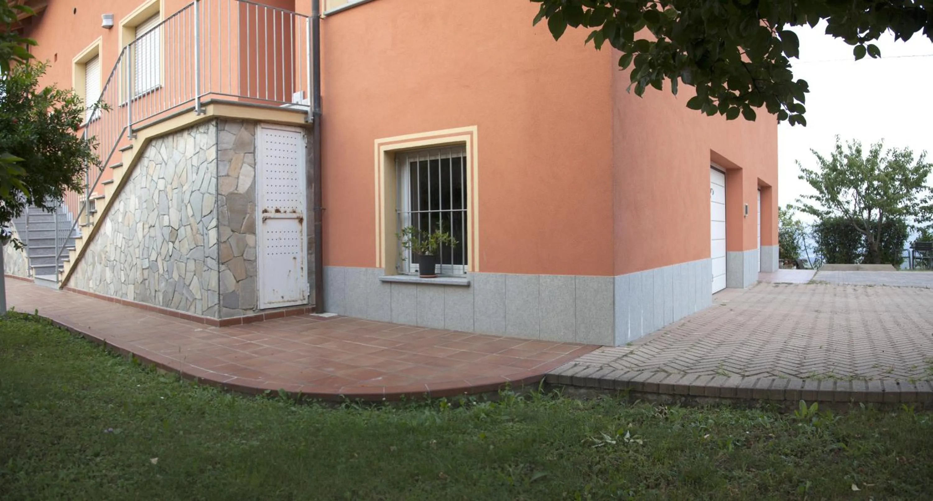 Patio in B&B Alba in Langhe