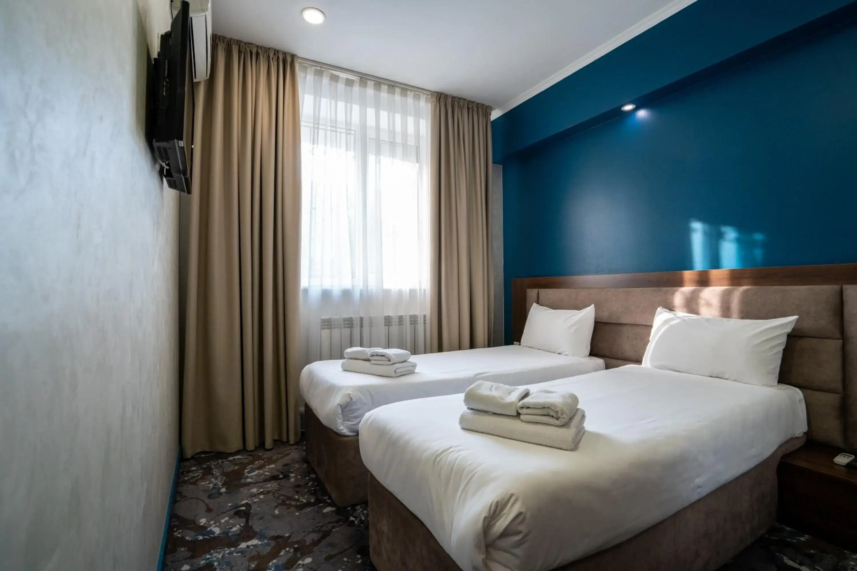 Bed in MILDOM Express Bed in MILDOM Express