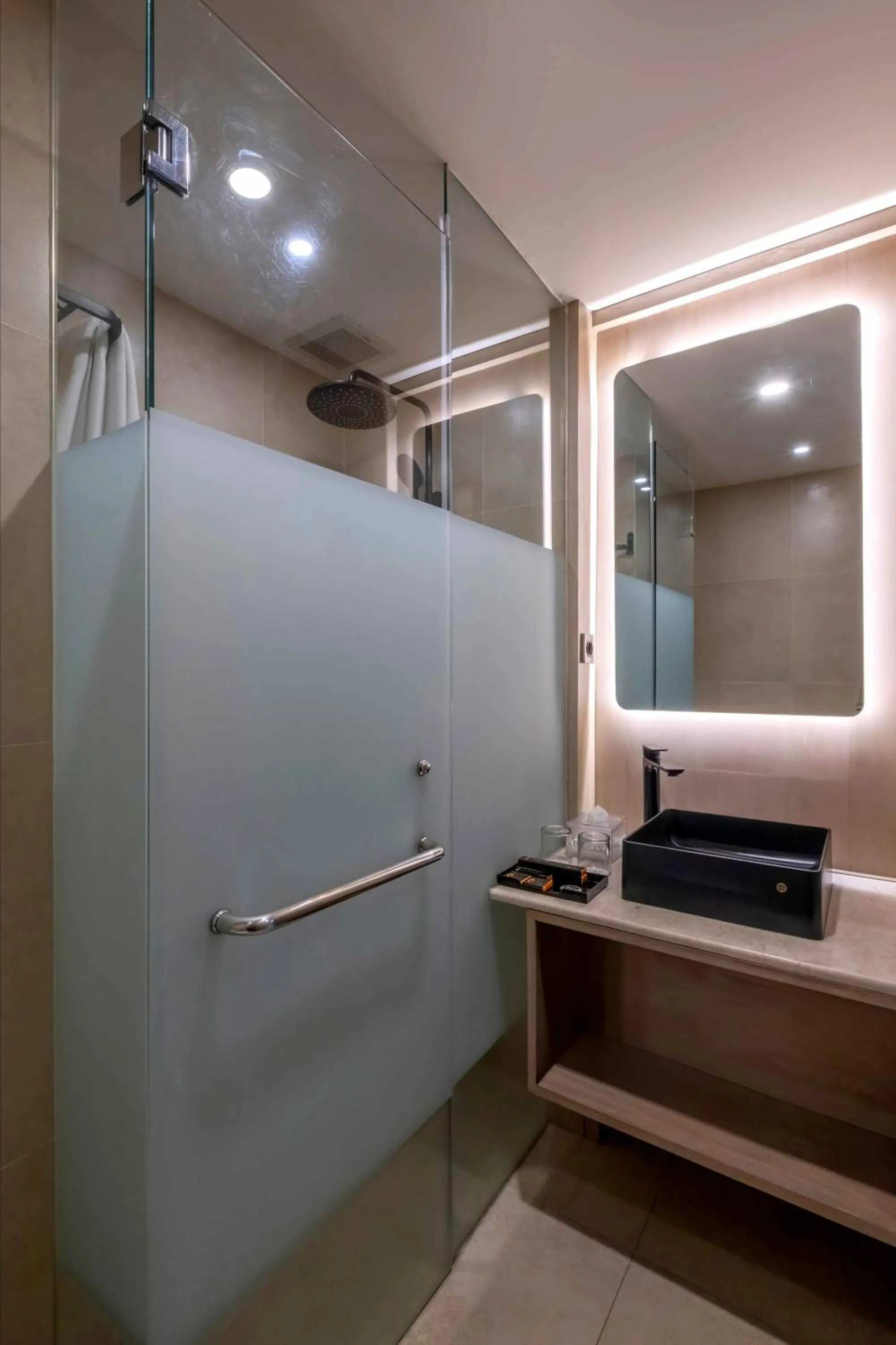 Shower in Grand Edge Hotel Semarang