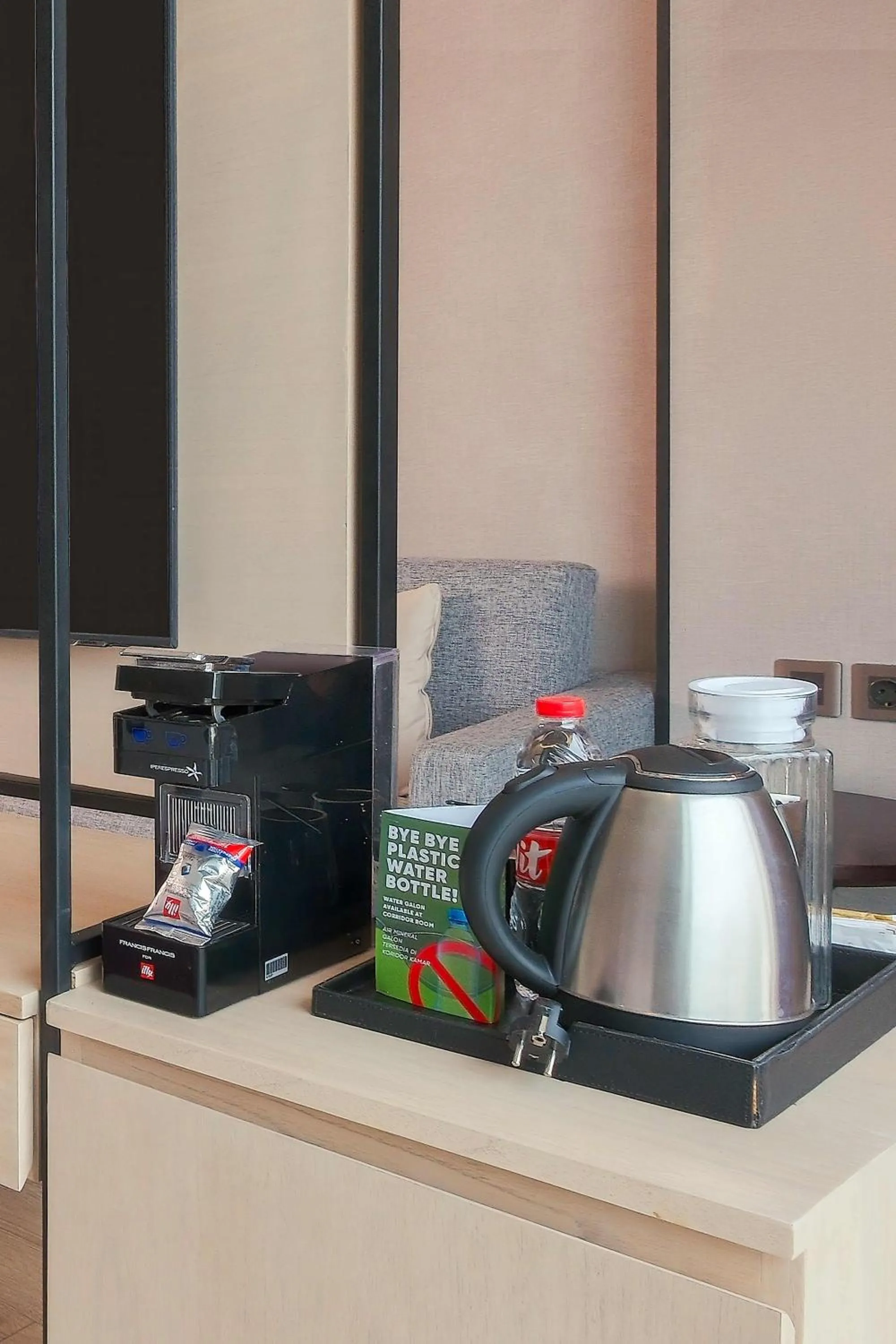 Coffee/tea facilities in Grand Edge Hotel Semarang